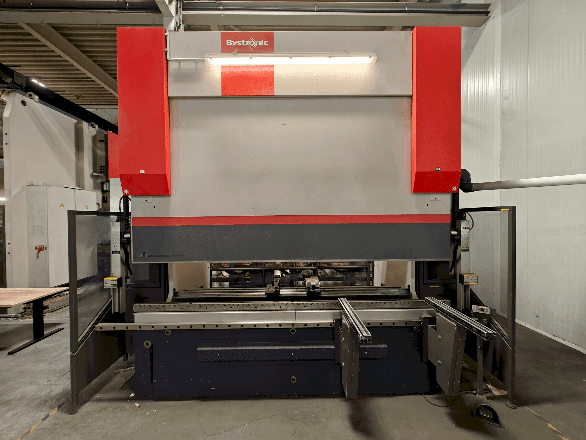 Vooraanzicht van Bystronic Xpert100x3100 machine