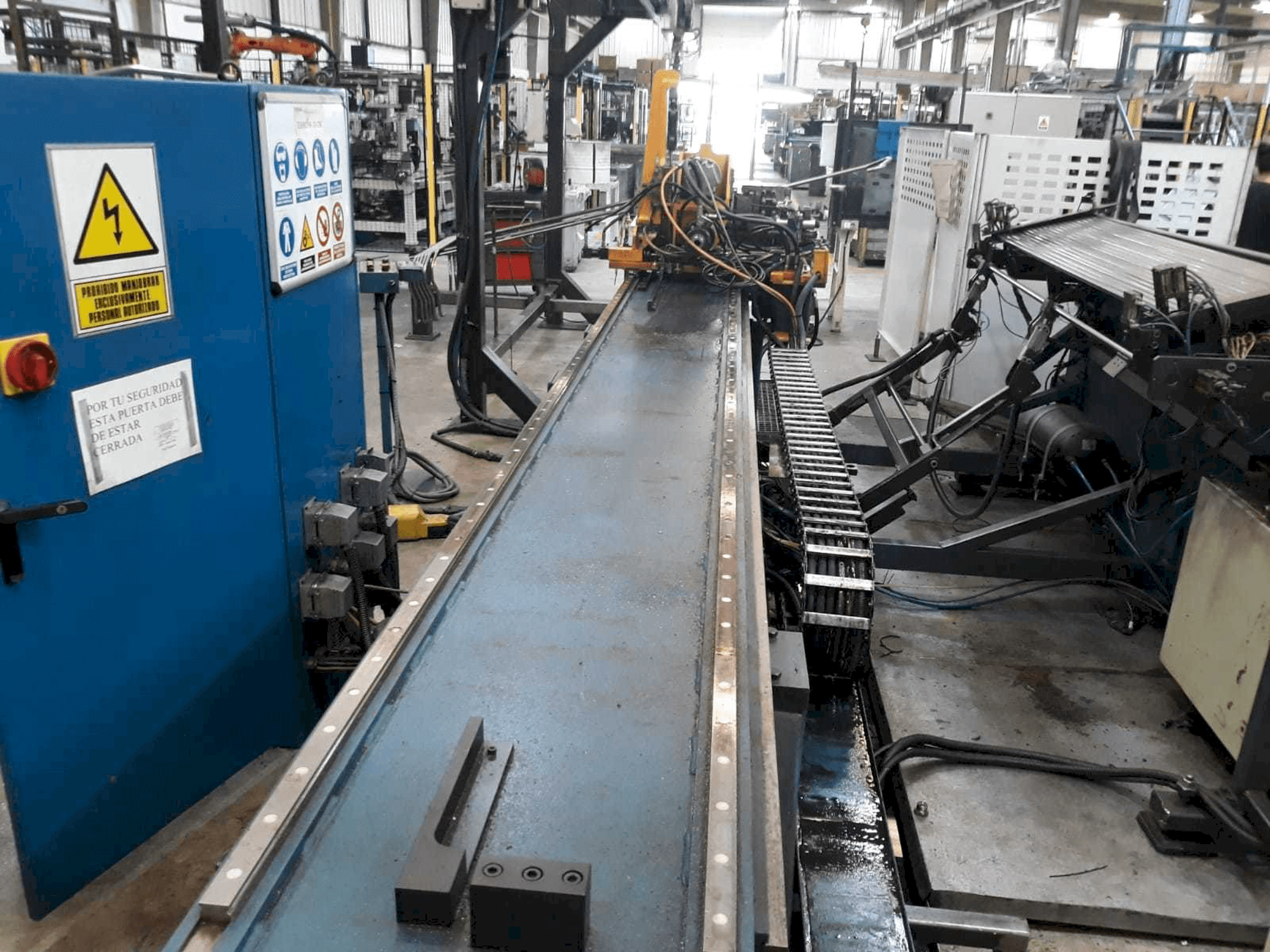 Vooraanzicht van Tejero HR-50-CNC machine