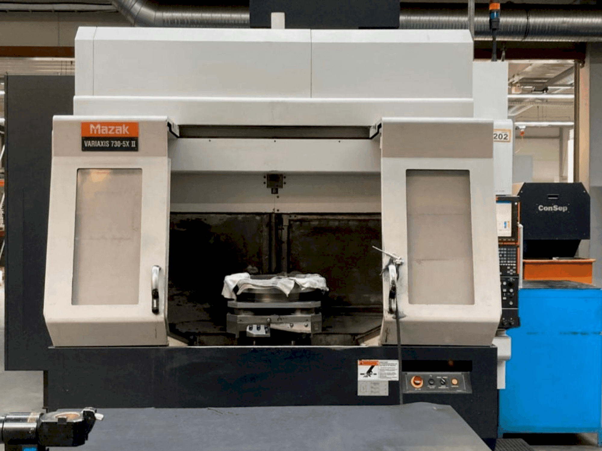 Vooraanzicht van Mazak VARIAXIS 730/5X II machine