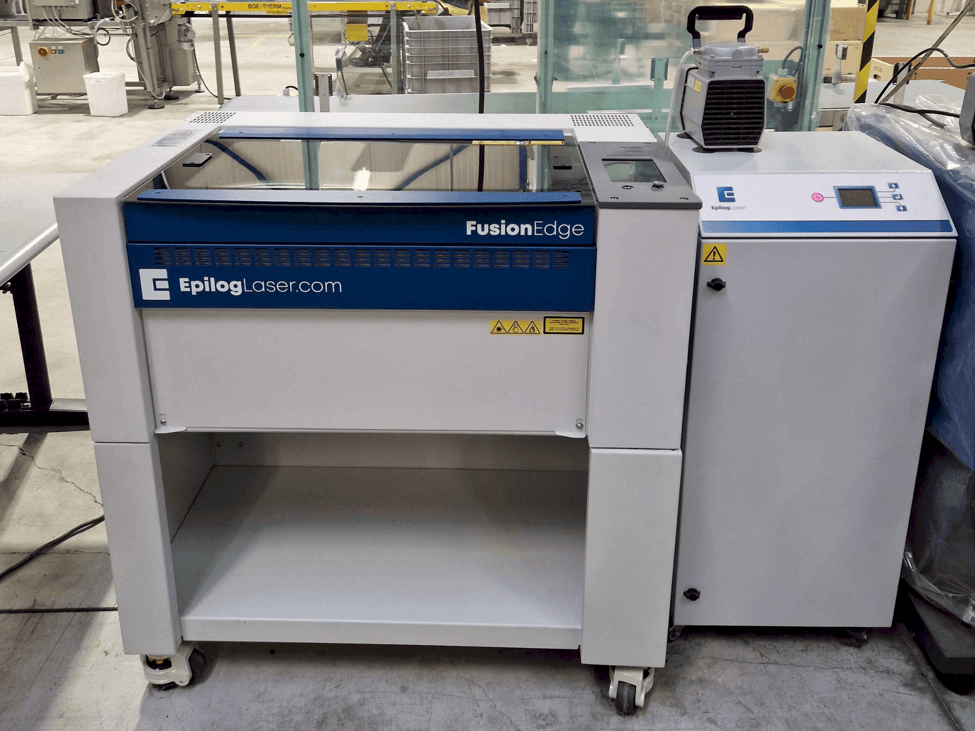 Vooraanzicht van EPILOG Laser Fusion Ege 12 30watt fiber machine