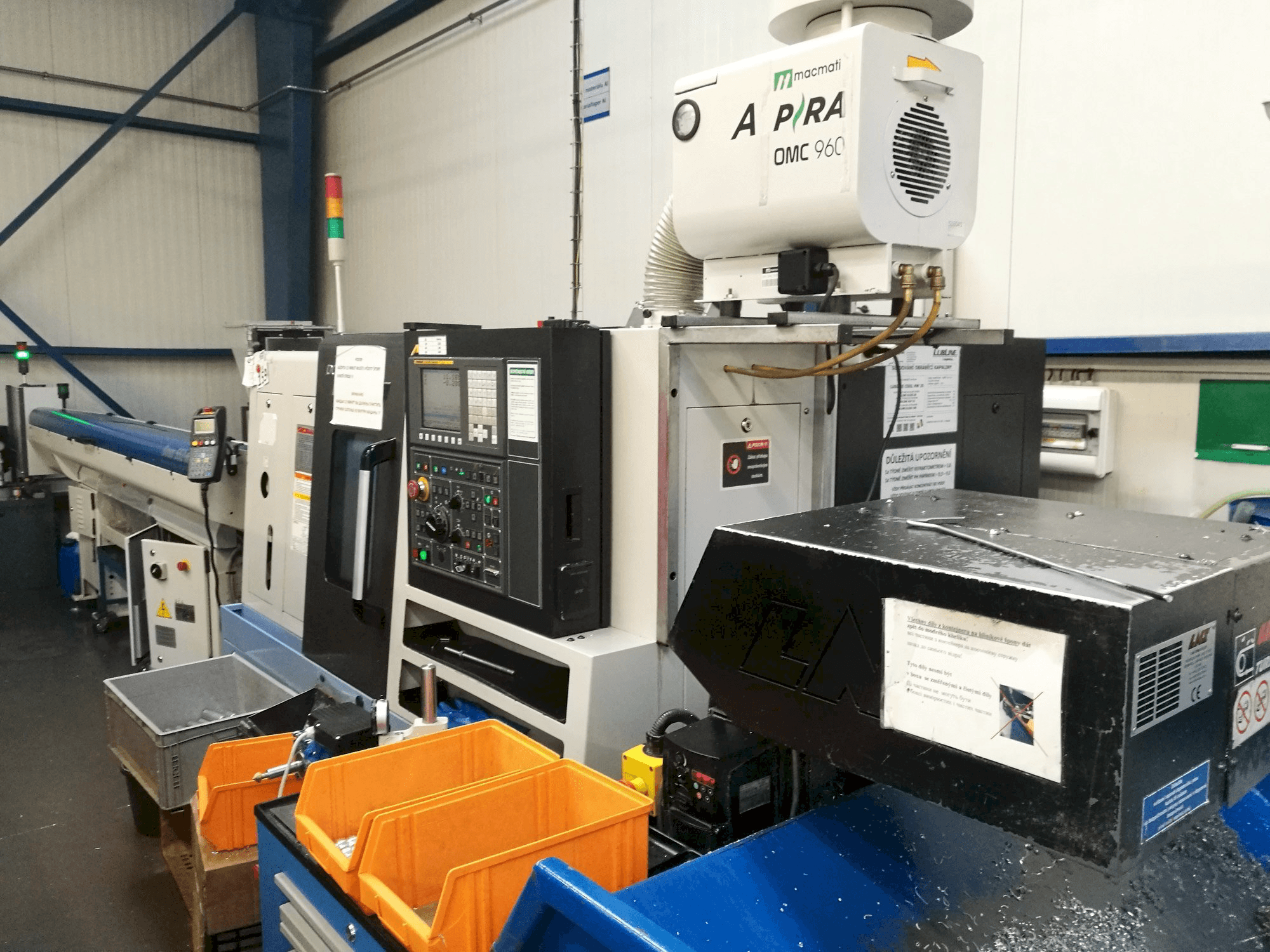 Vooraanzicht van Doosan Lynx 220GA machine