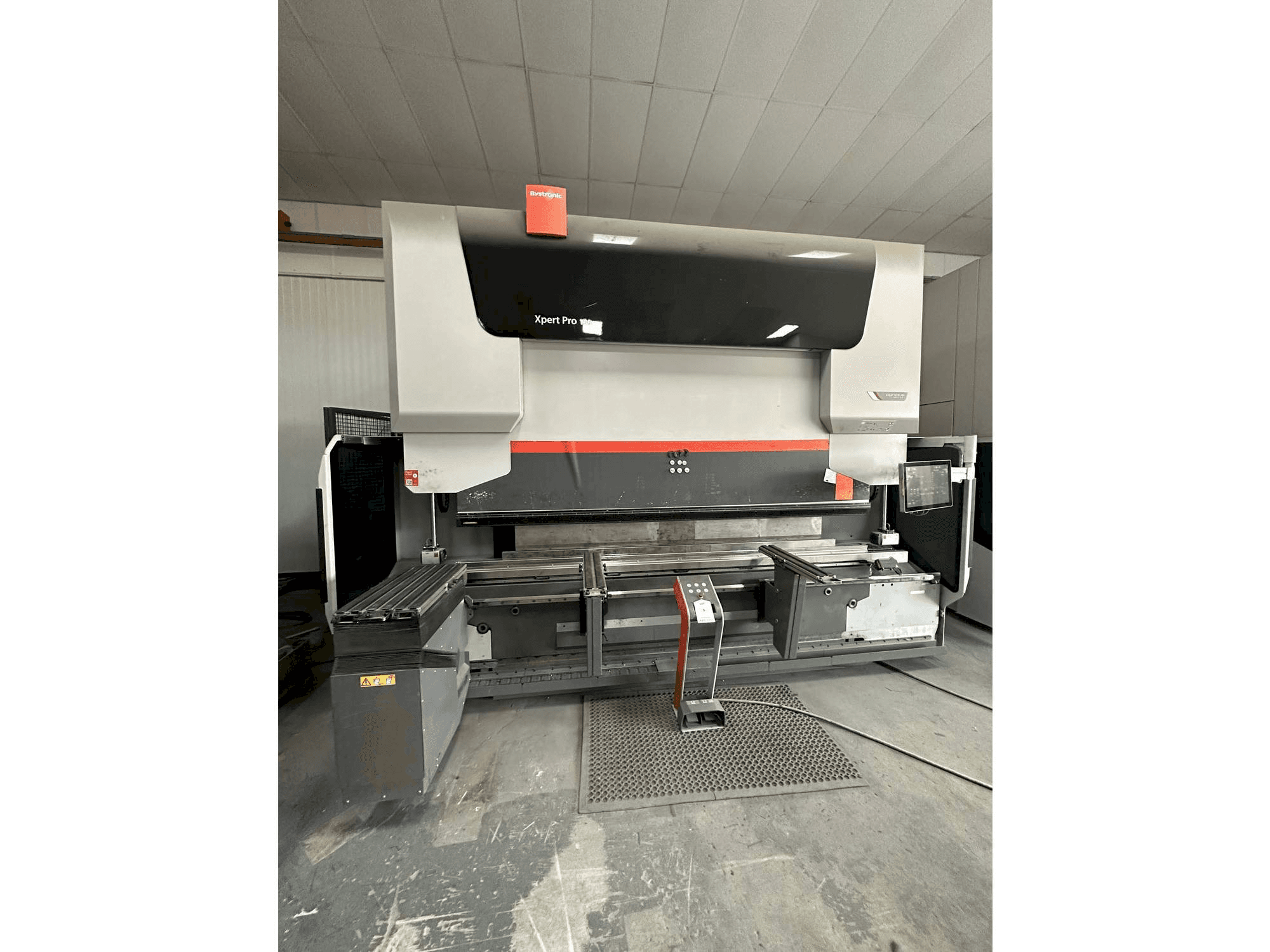 Vooraanzicht van Bystronic Xpert 150/3100 machine