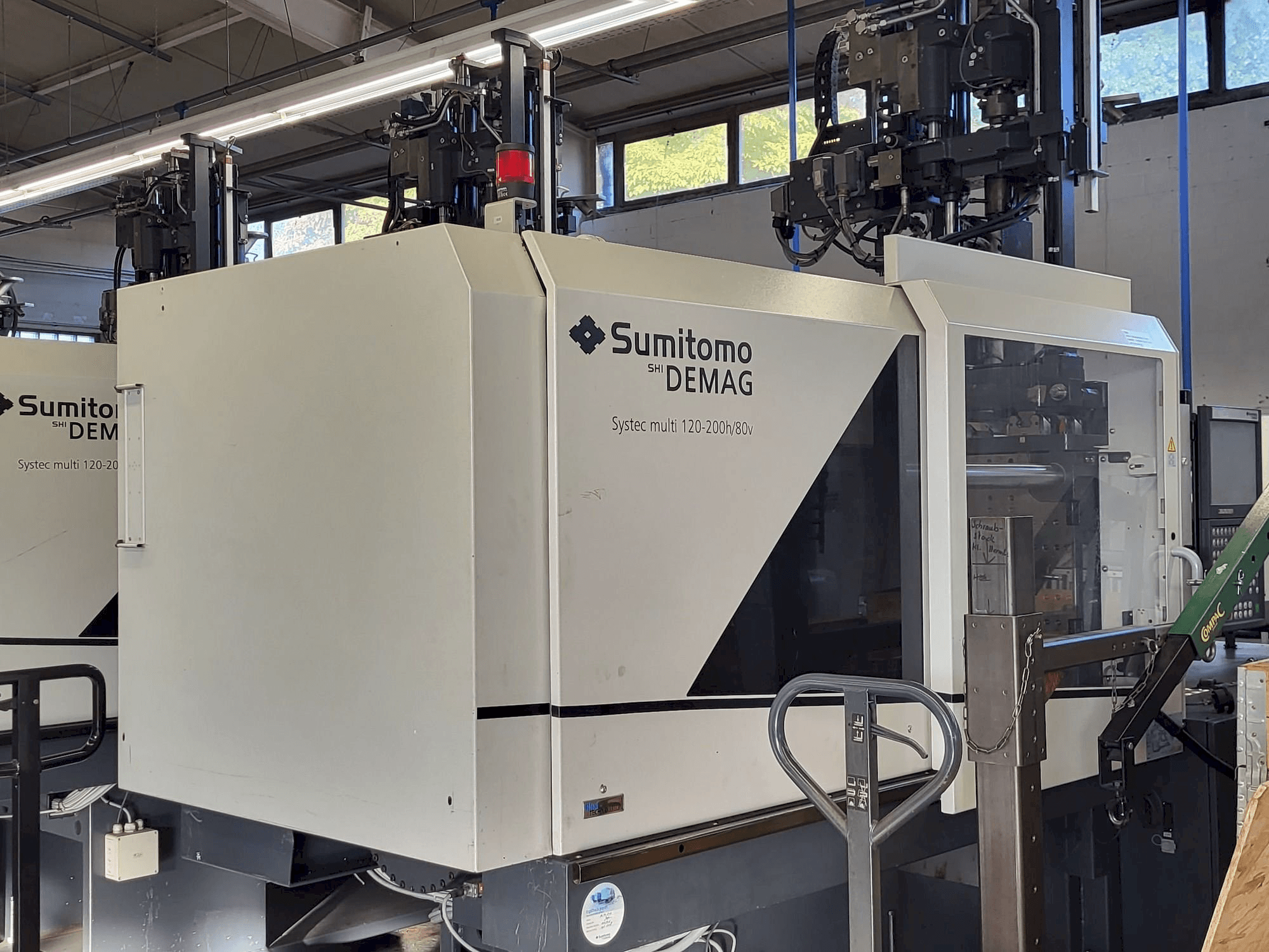 Linkerzijdeaanzicht van Sumitomo SHI DEMAG Multi 120/470-200h/80V machine