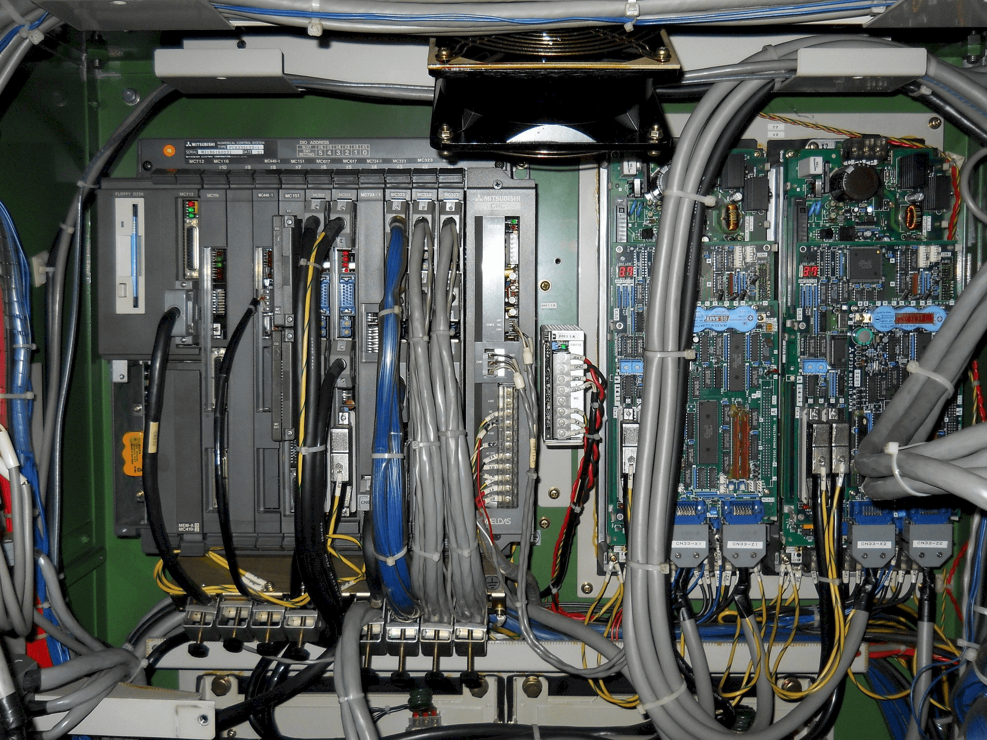 Vooraanzicht van Mazak Multiplex 610 machine