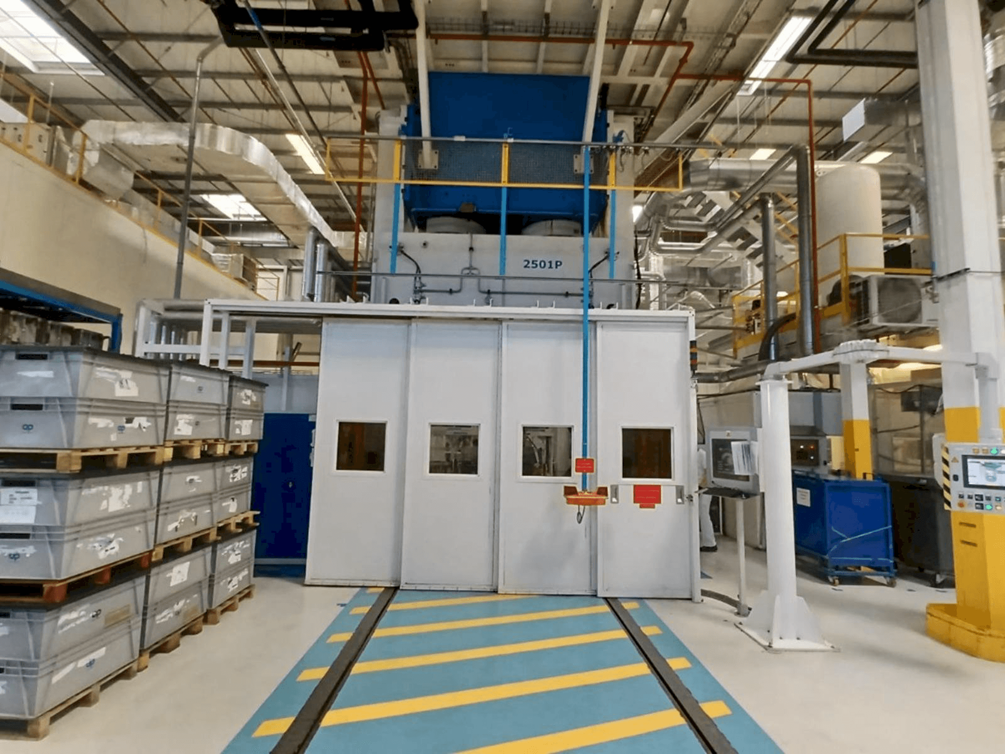 Vooraanzicht van Pinette 2500 Ton machine