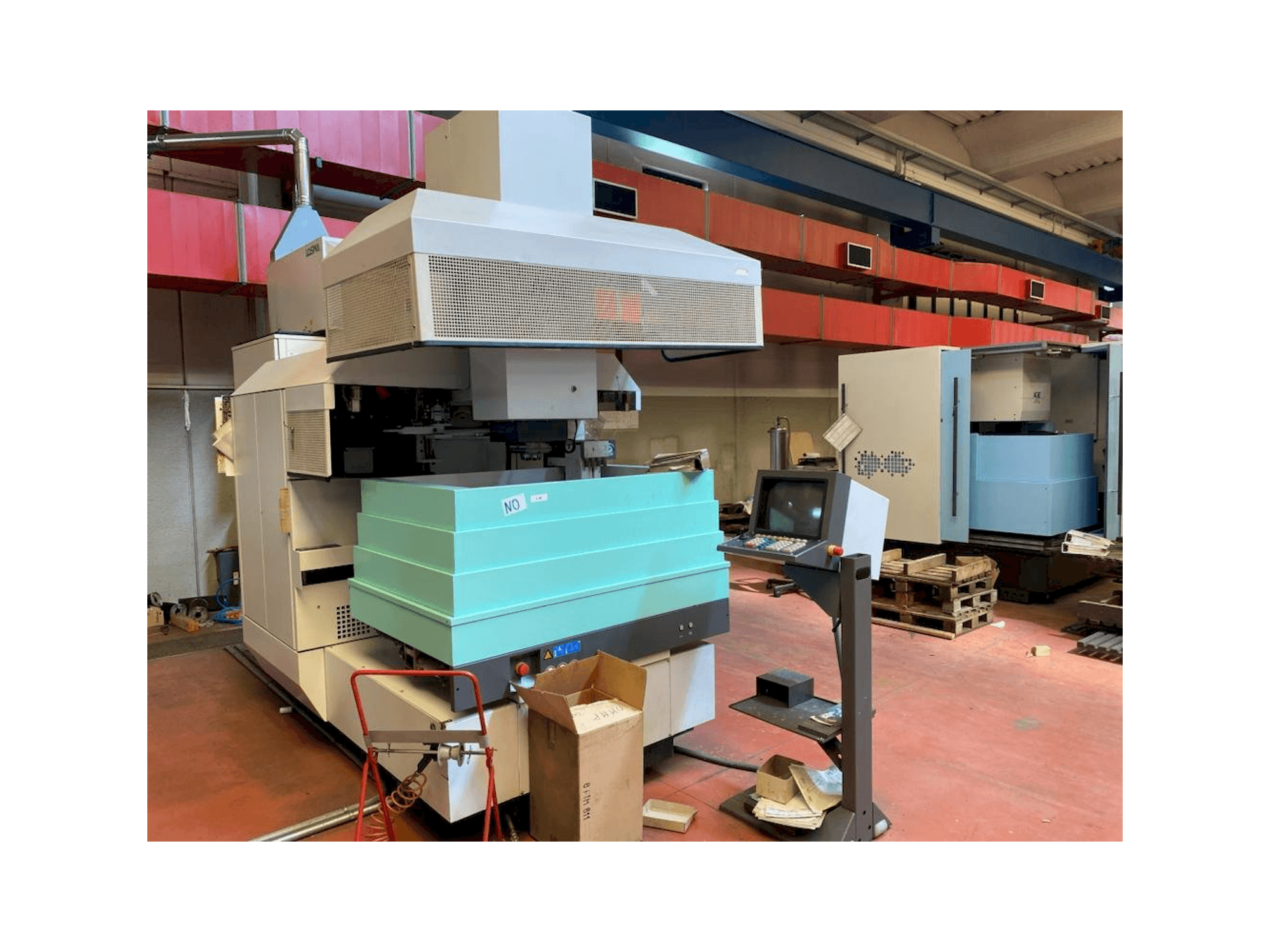 Vooraanzicht van AGIE AGIETRON INTEGRAL 3 machine