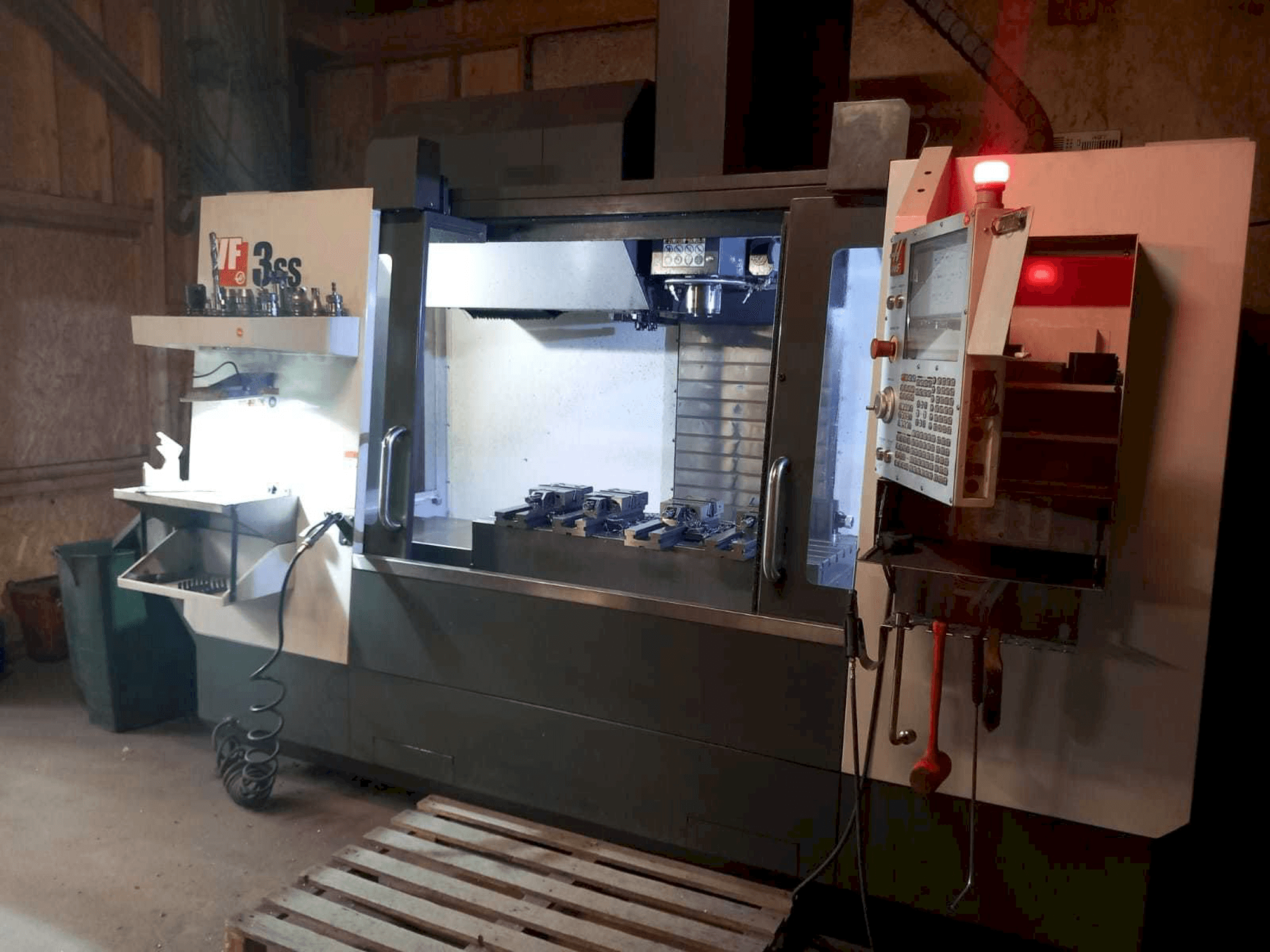 Vooraanzicht van HAAS VF3SS machine