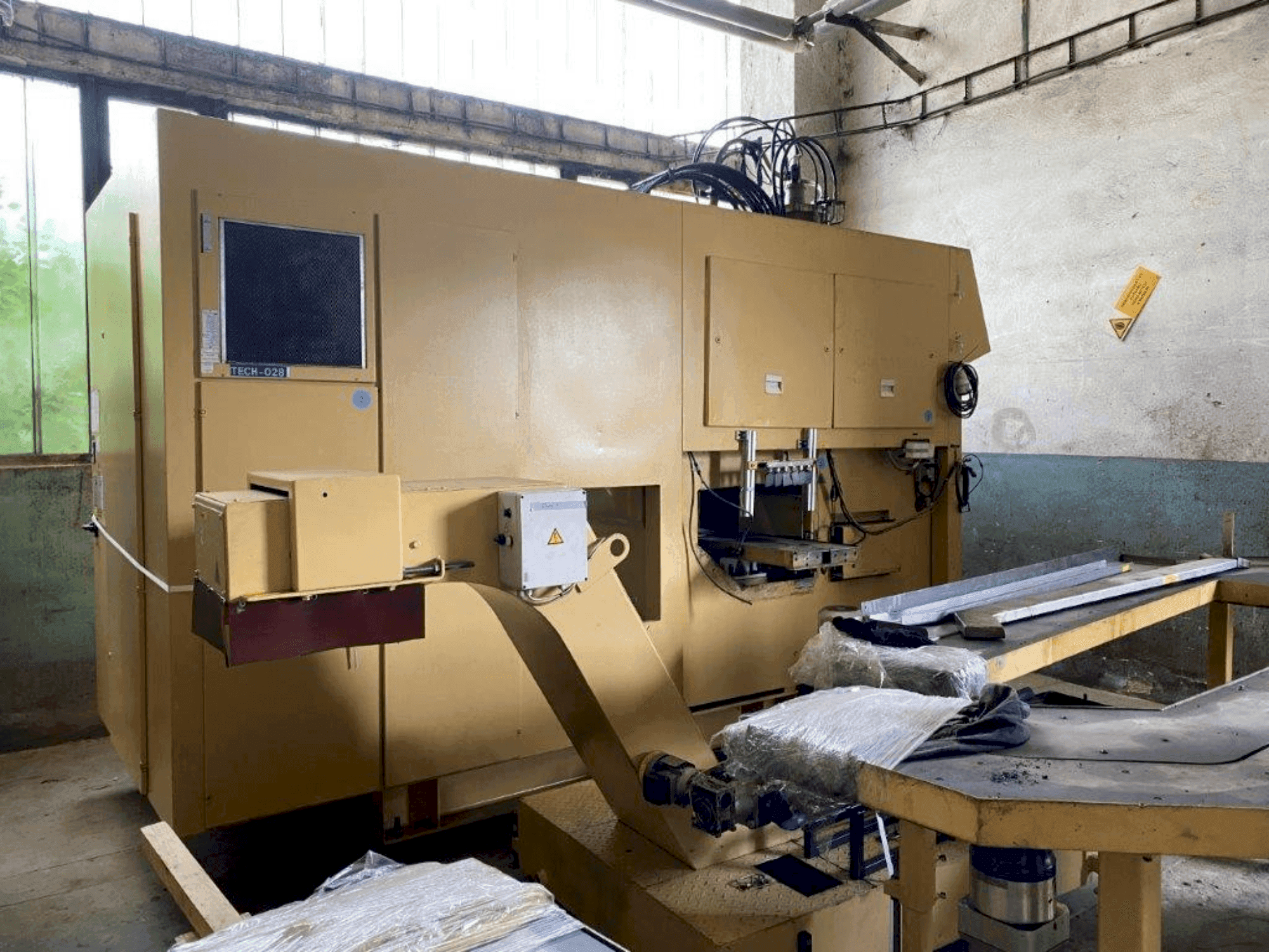 Vooraanzicht van EMAG VSC 400 machine