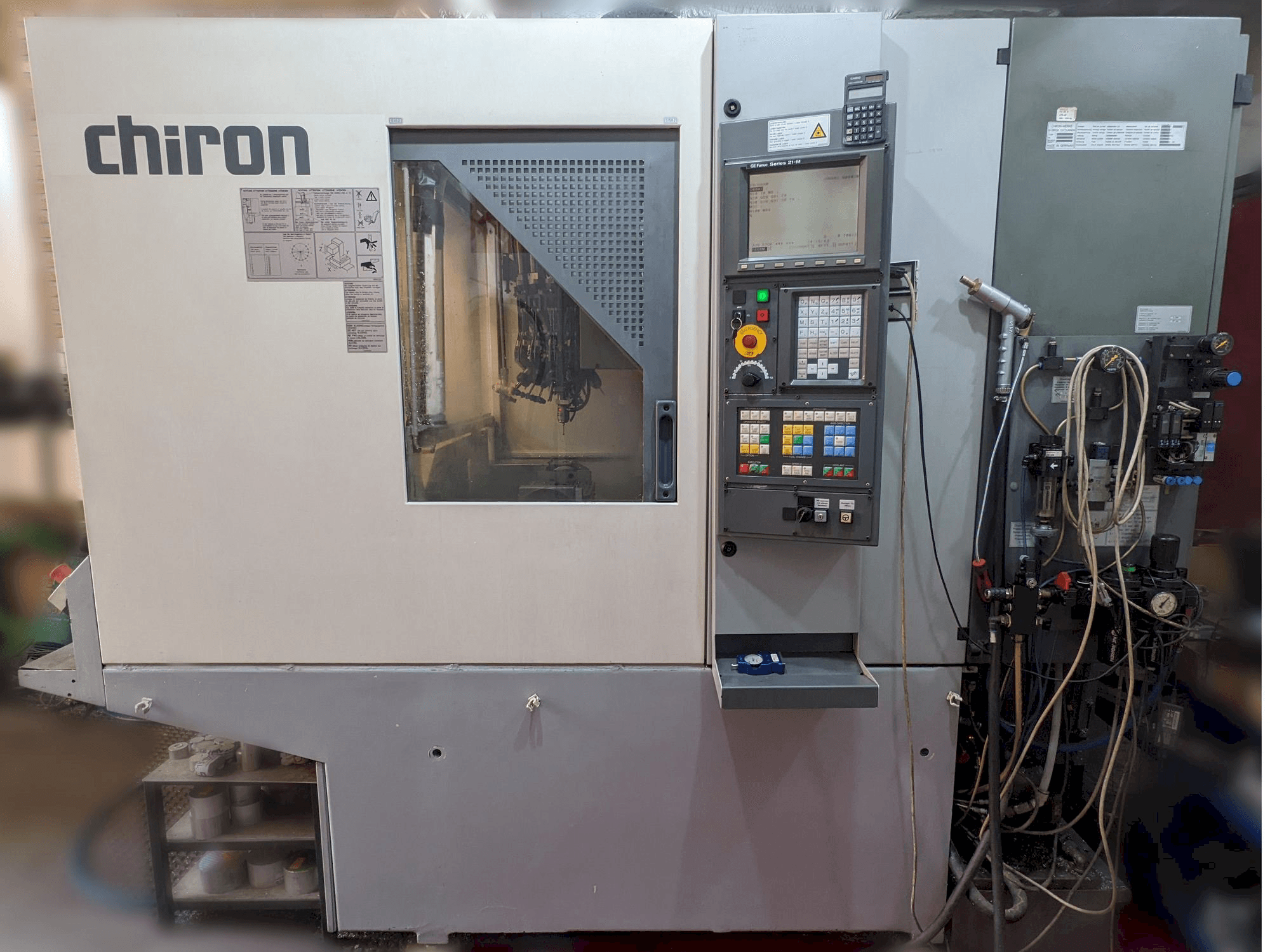 Vooraanzicht van CHIRON Fz 08w machine