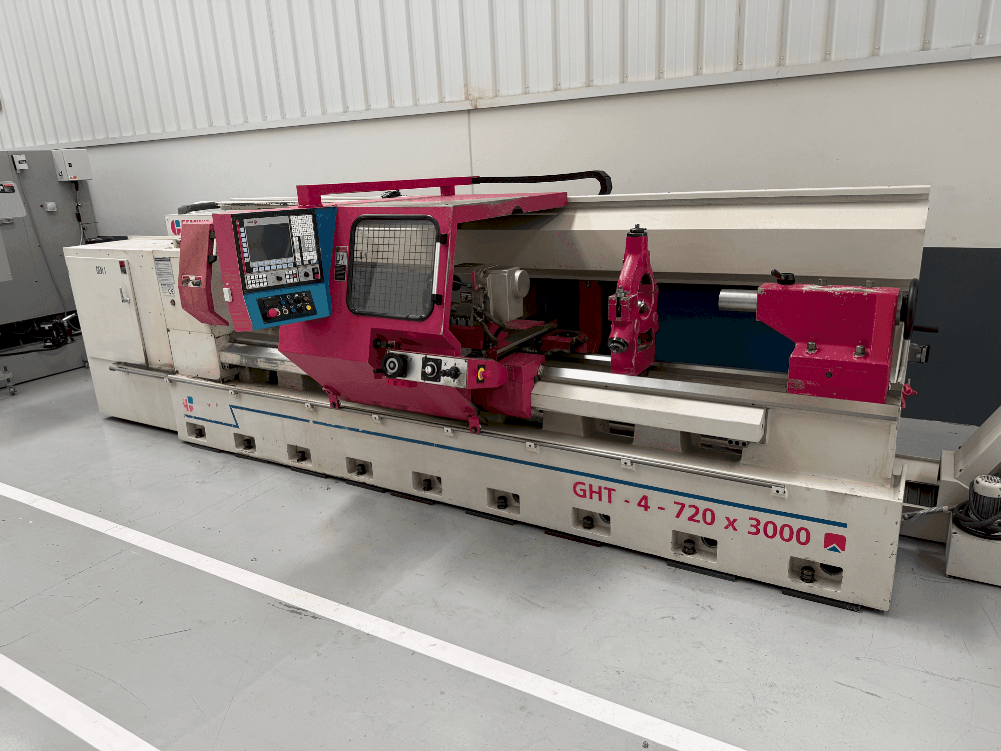 Vooraanzicht van Geminis GHT-4 720 x 3000 machine