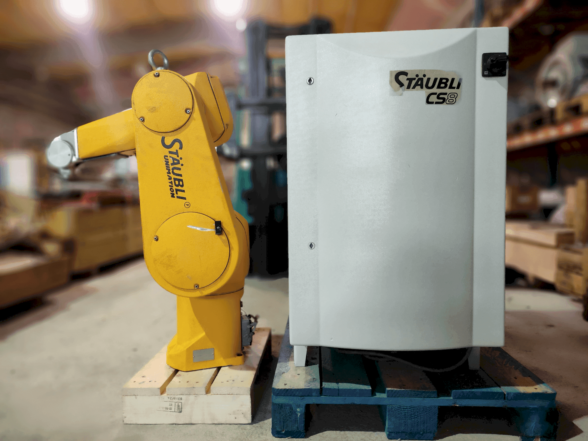 Vooraanzicht van STAUBLI RX90B machine