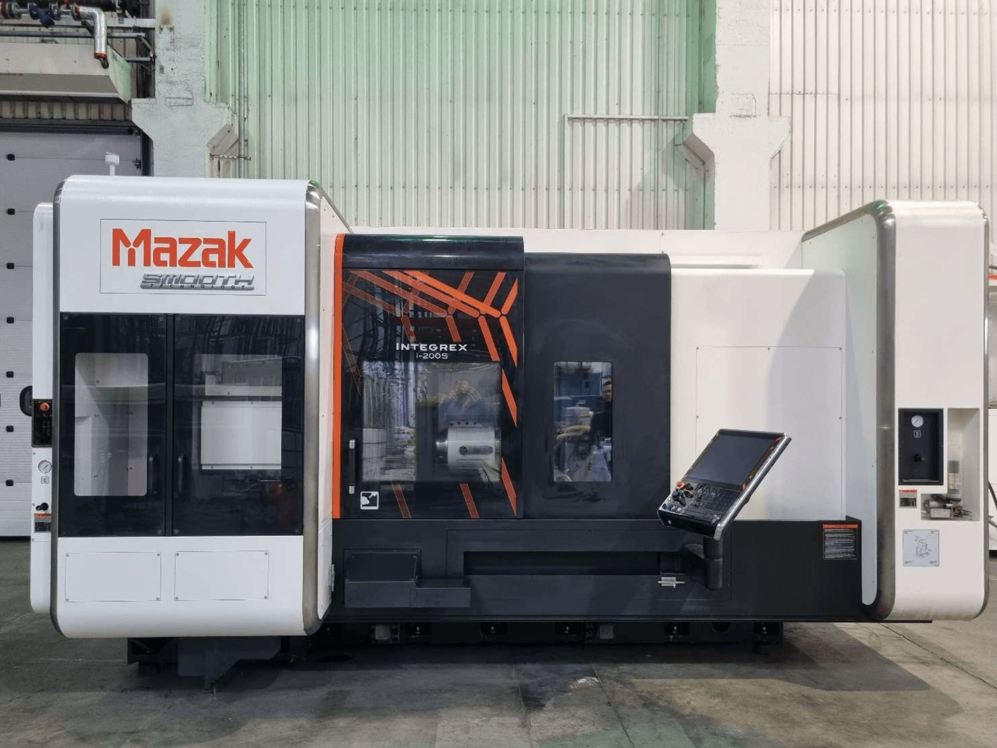 Mazak INTEGREX i-200 S draai-freescentrum, vooraanzicht, met bedieningspaneel en groot venster voor zicht op het bewerkingsgebied.