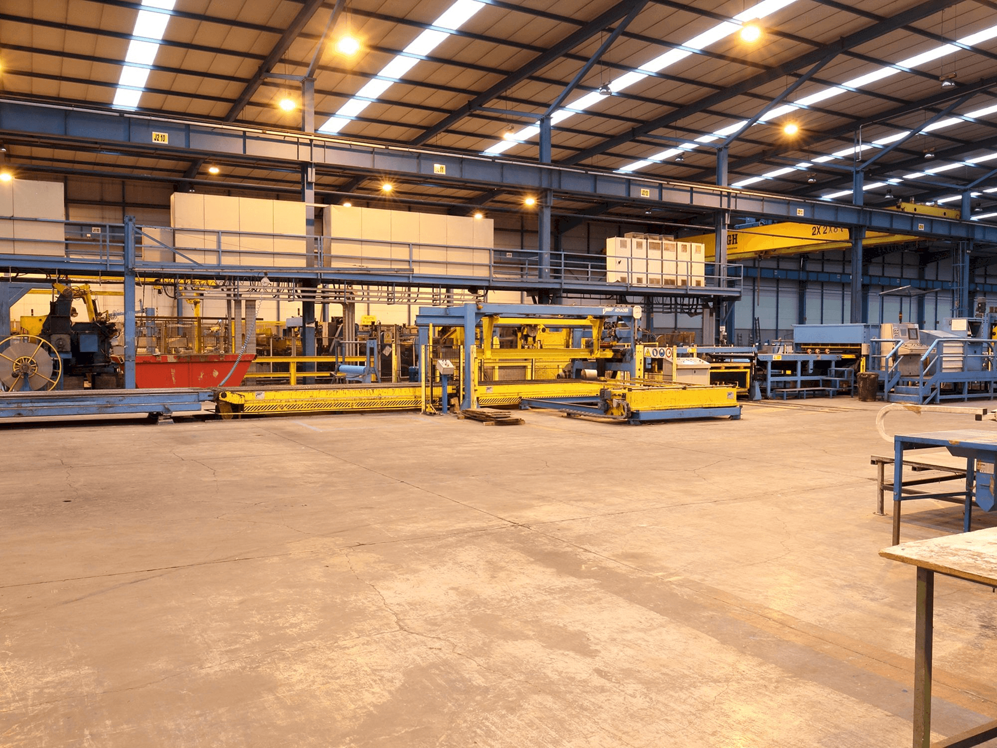 Vooraanzicht van ATHADER J23 machine