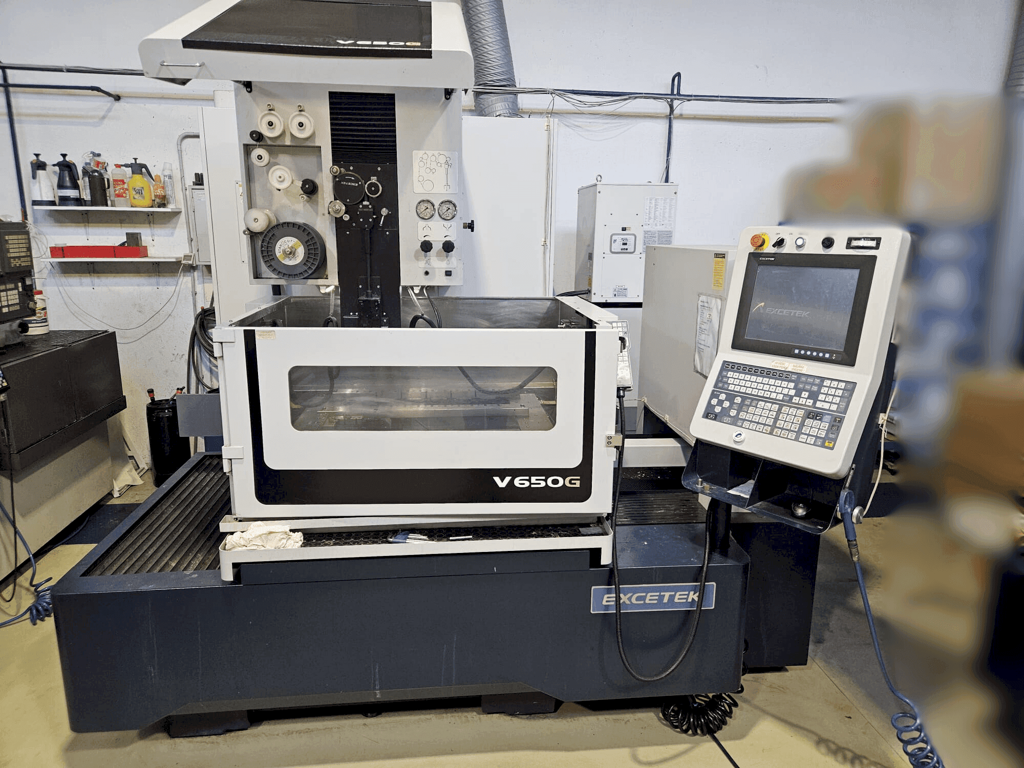 Vooraanzicht van EXCETEK V650G machine