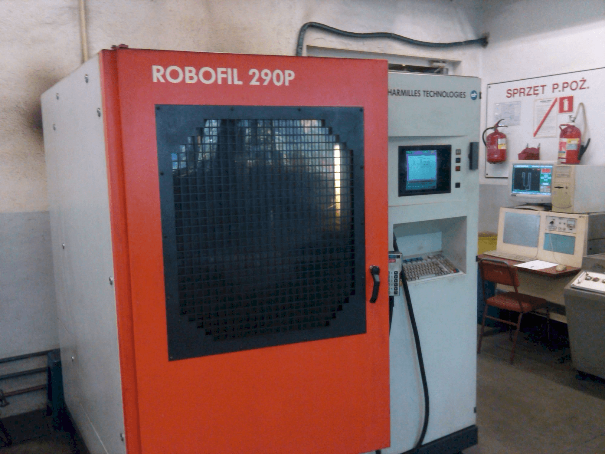 Vooraanzicht van CHARMILLES Robofil 290 P machine