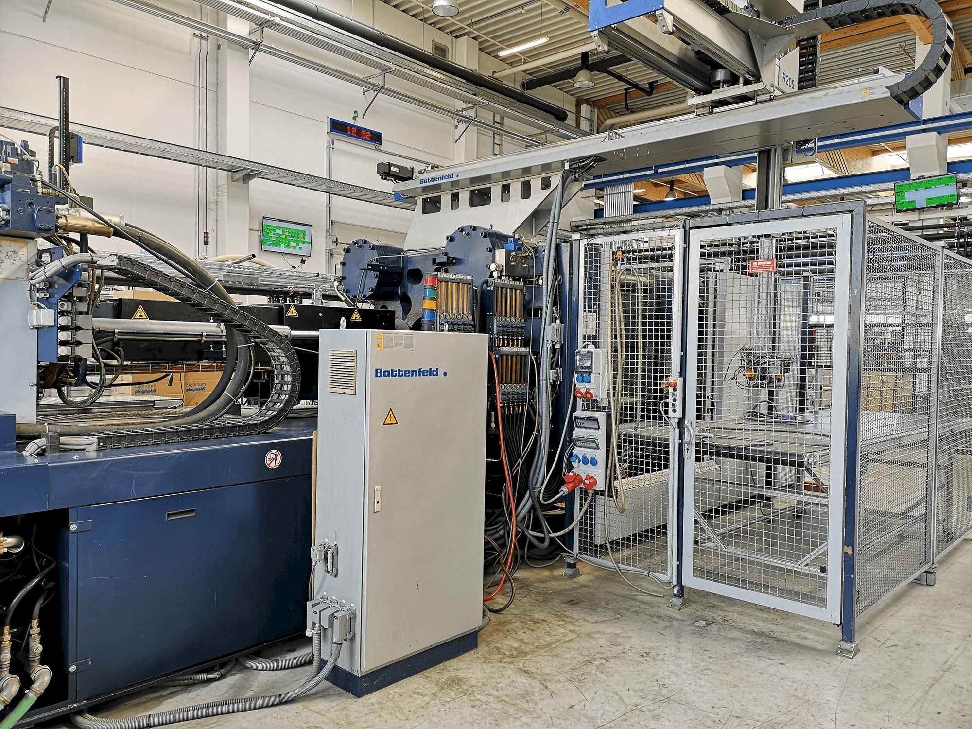 Vooraanzicht van Battenfeld HM 8000 2P - 7700 machine