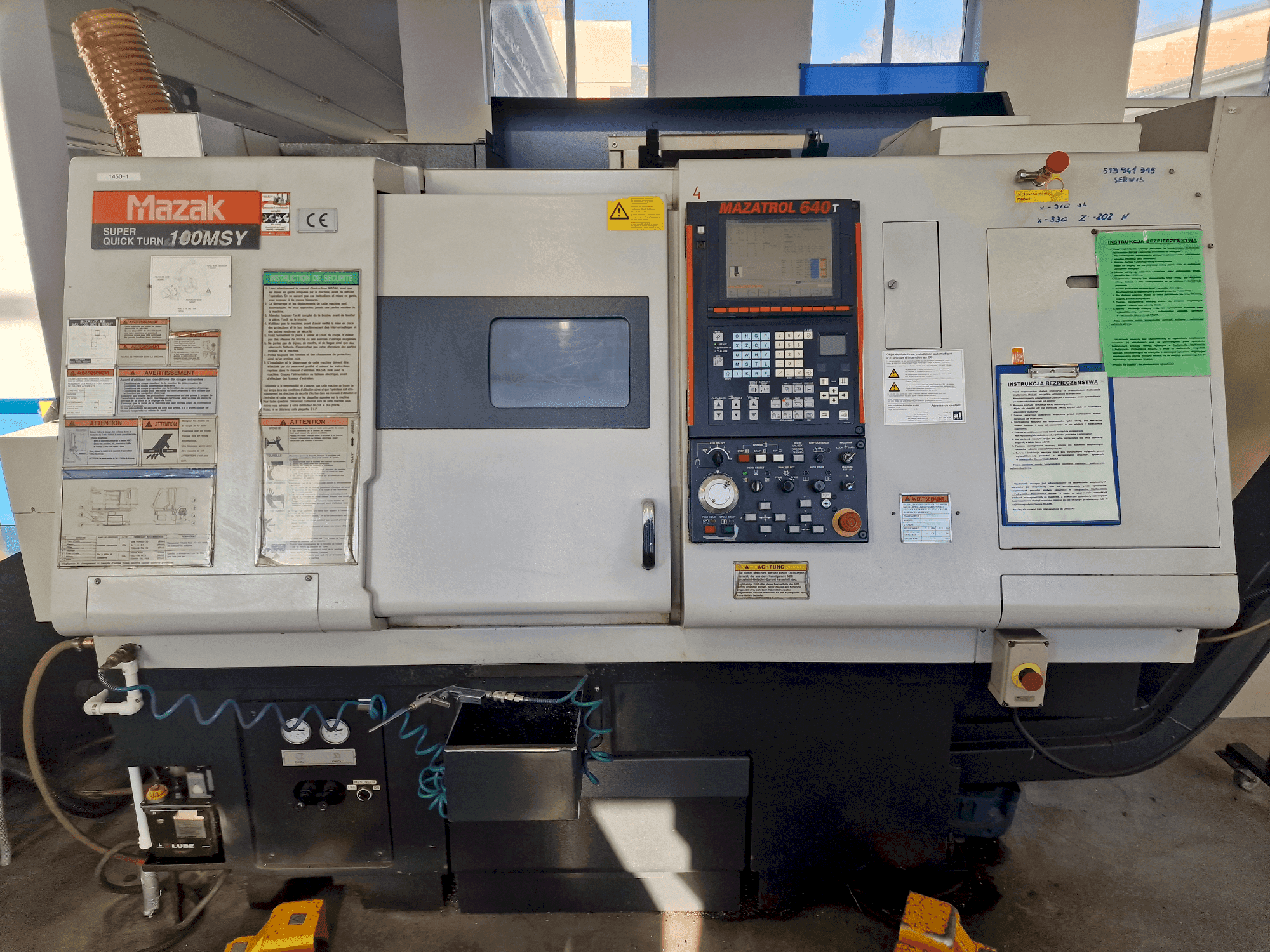 Vooraanzicht van Mazak SQT-100MSY machine
