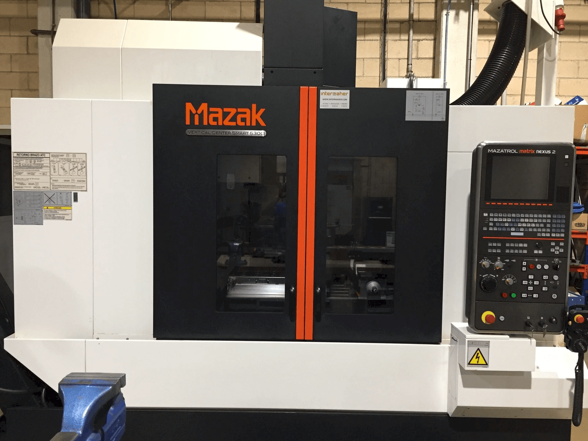 Vooraanzicht van Mazak VCS 530C machine