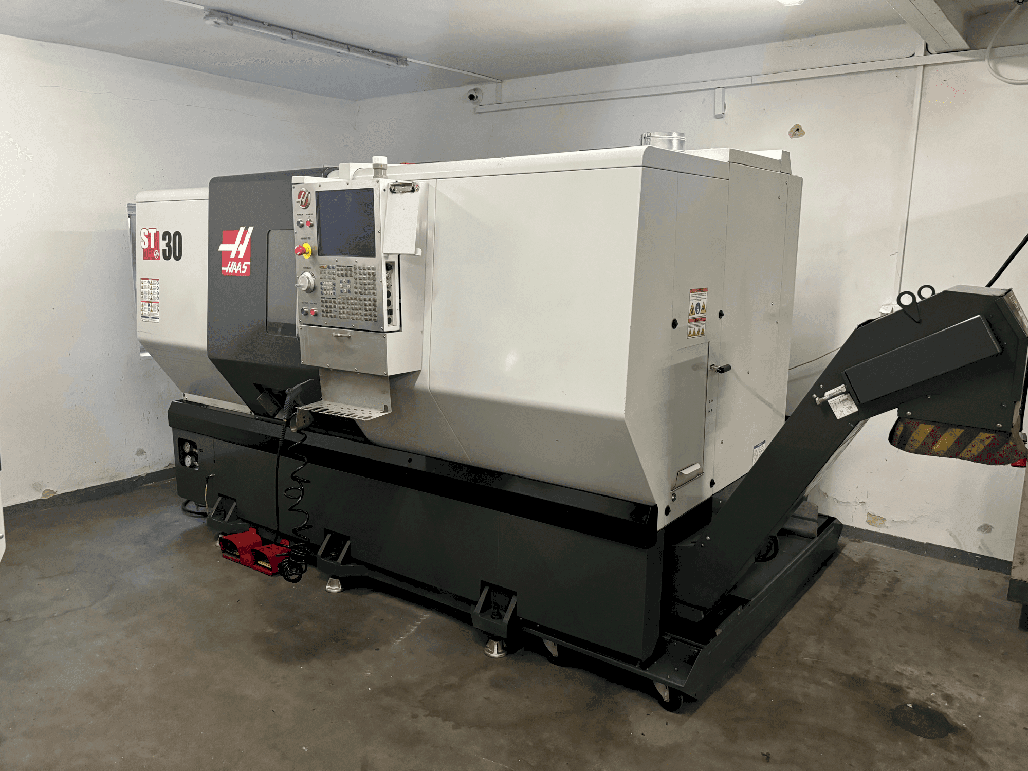 Vooraanzicht van HAAS ST-30 machine