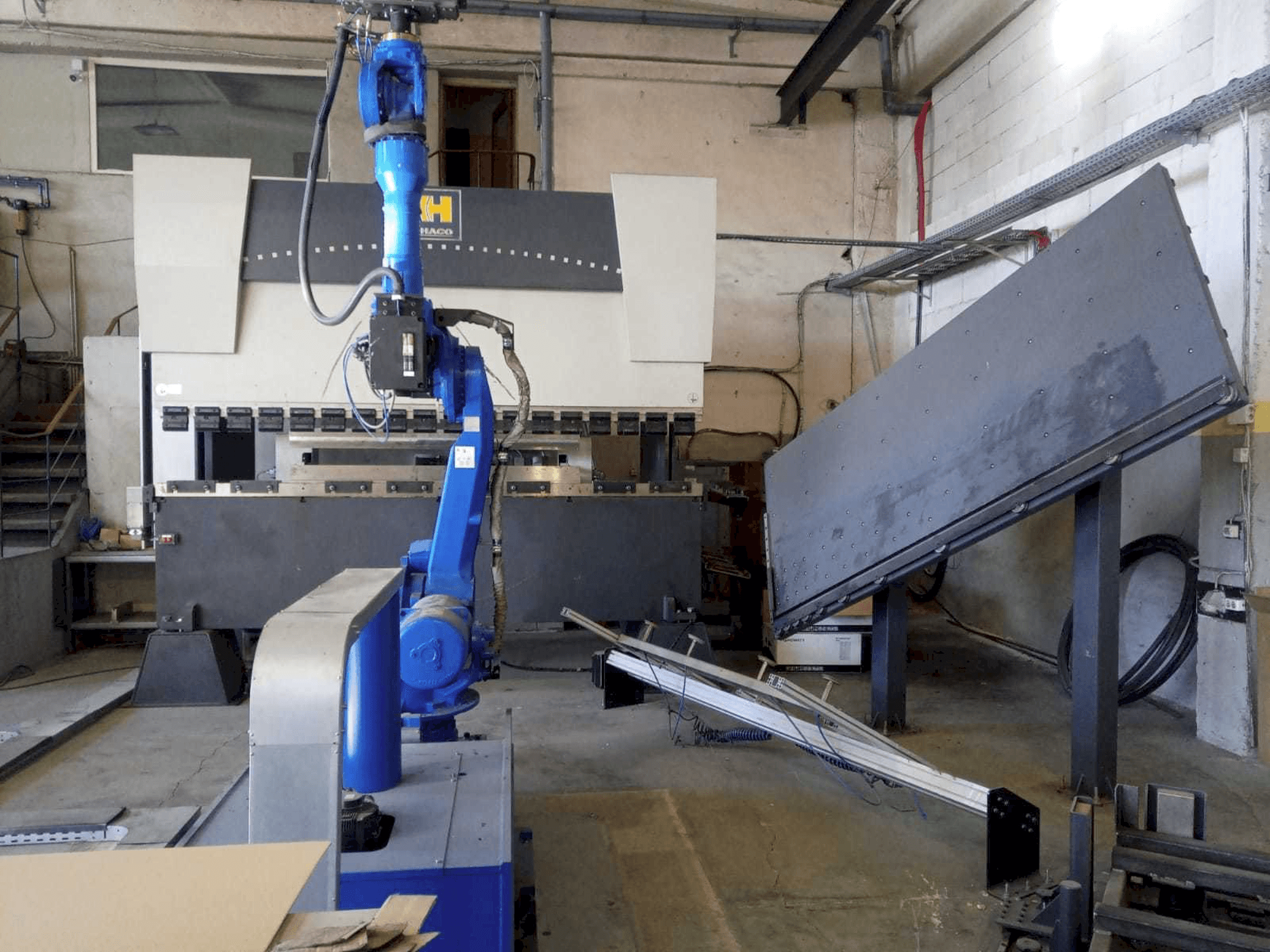 Vooraanzicht van HACO ERM 36150 machine