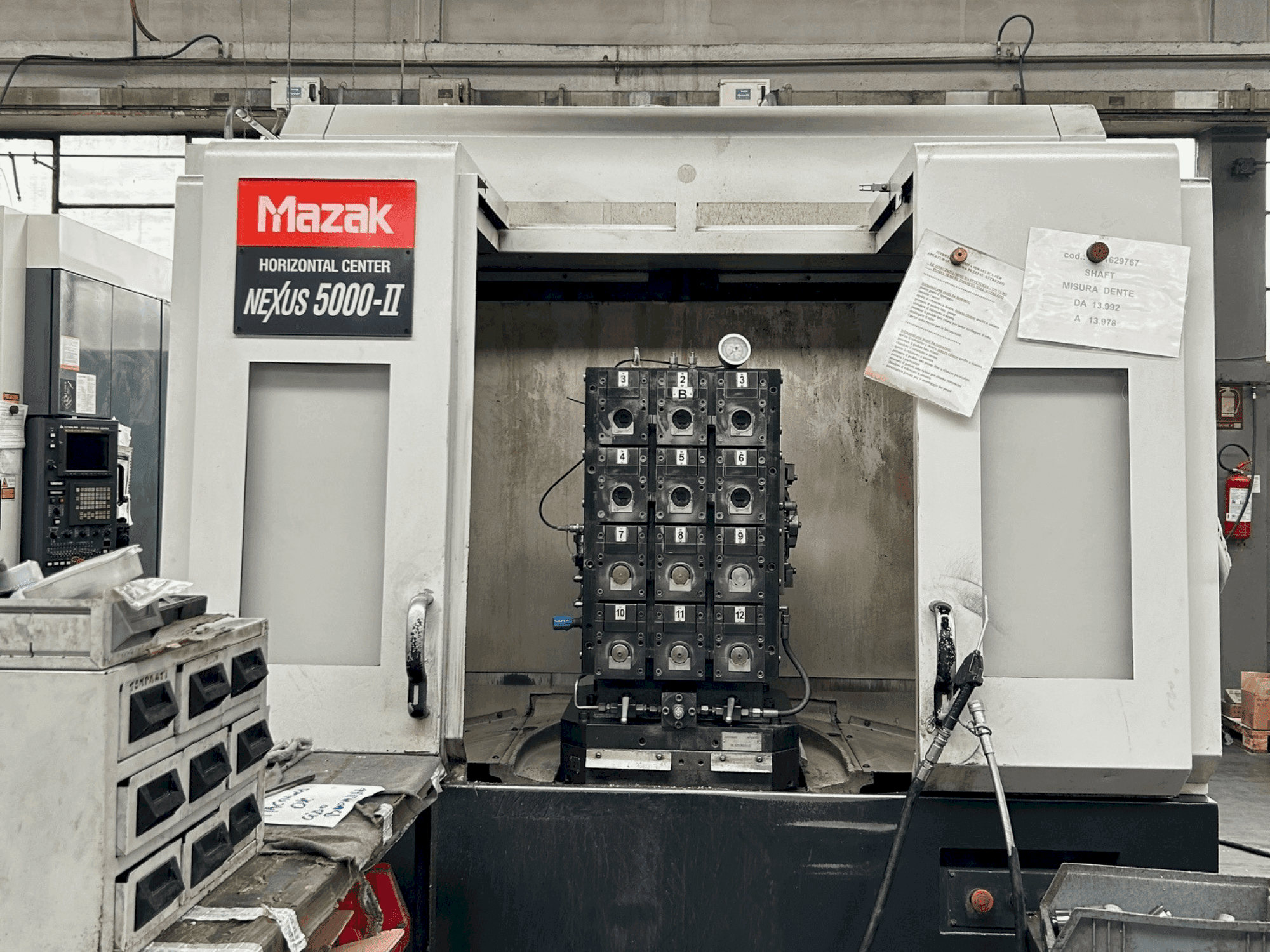 Vooraanzicht van Mazak NEXUS 5000 II machine