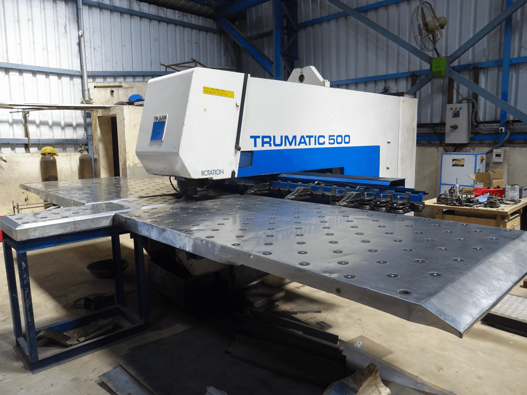 Recht aanzicht van Trumpf Trumatic 500 machine