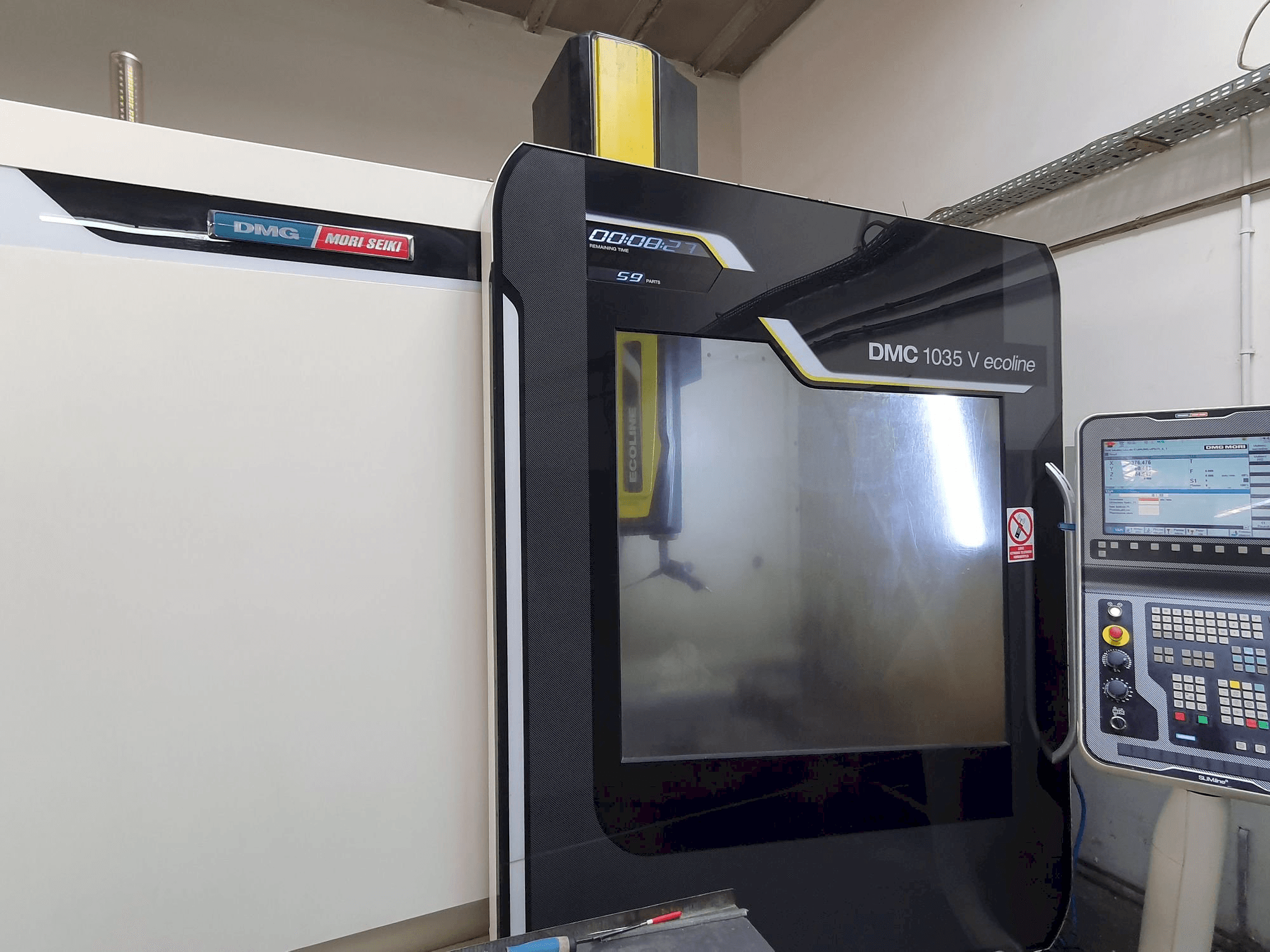 Vooraanzicht van DMG MORI DMC 1035V Ecoline machine