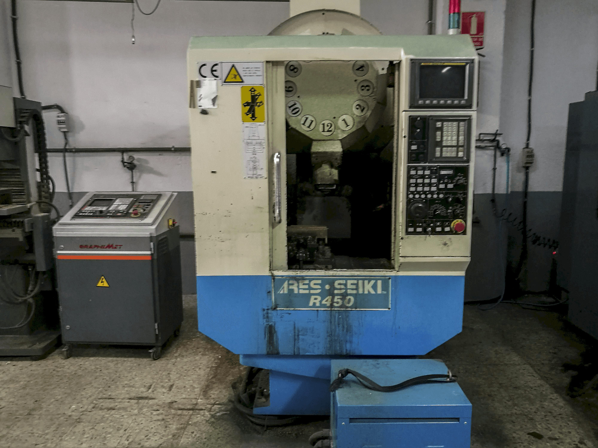 Vooraanzicht van ARES TC-450 machine