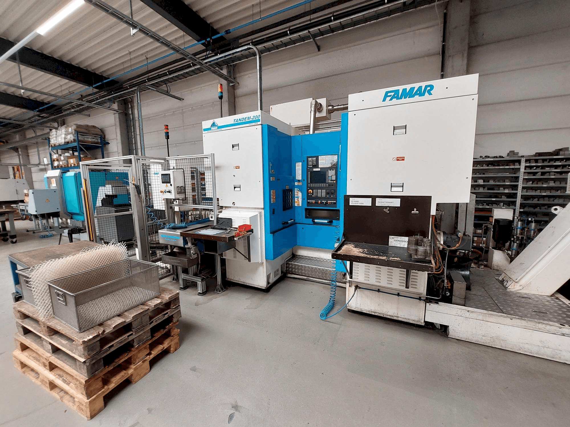 Vooraanzicht van Famar Tandem 200 machine