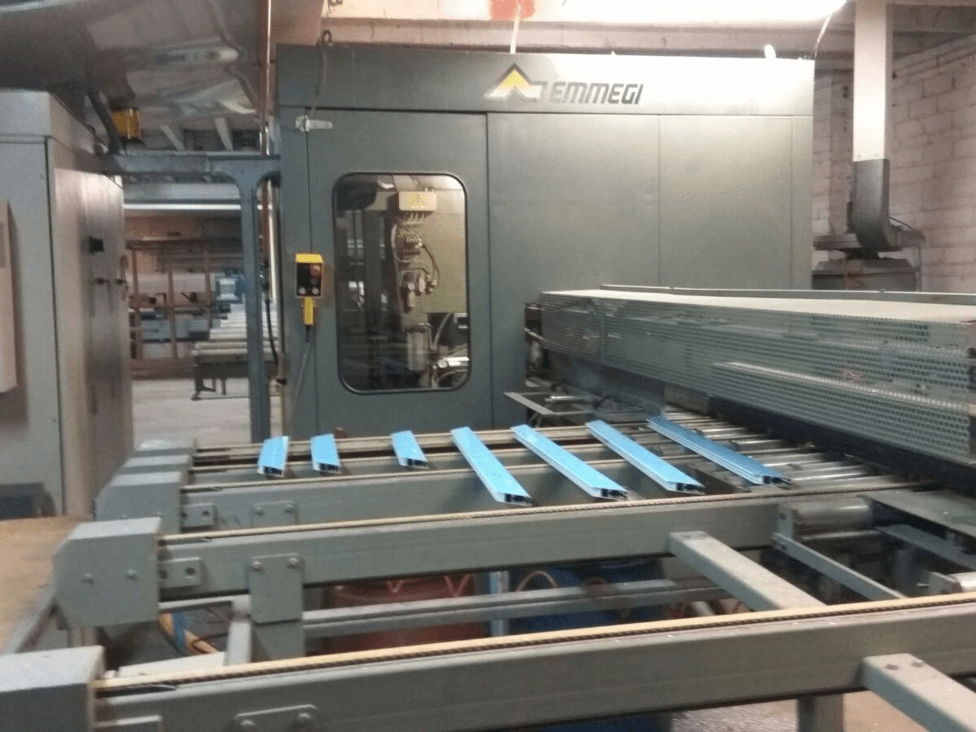 Vooraanzicht van Emmegi Quadra machine