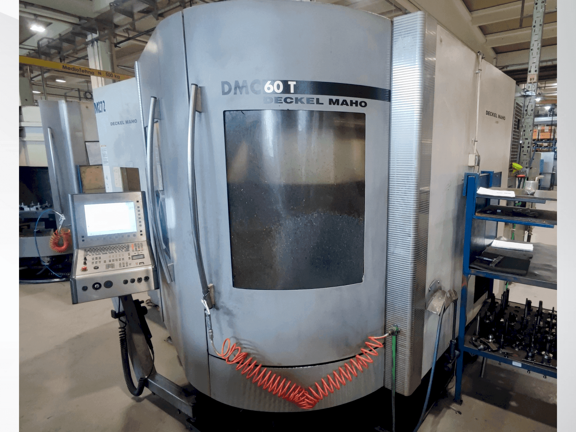 Vooraanzicht van DECKEL MAHO DMC 60T machine