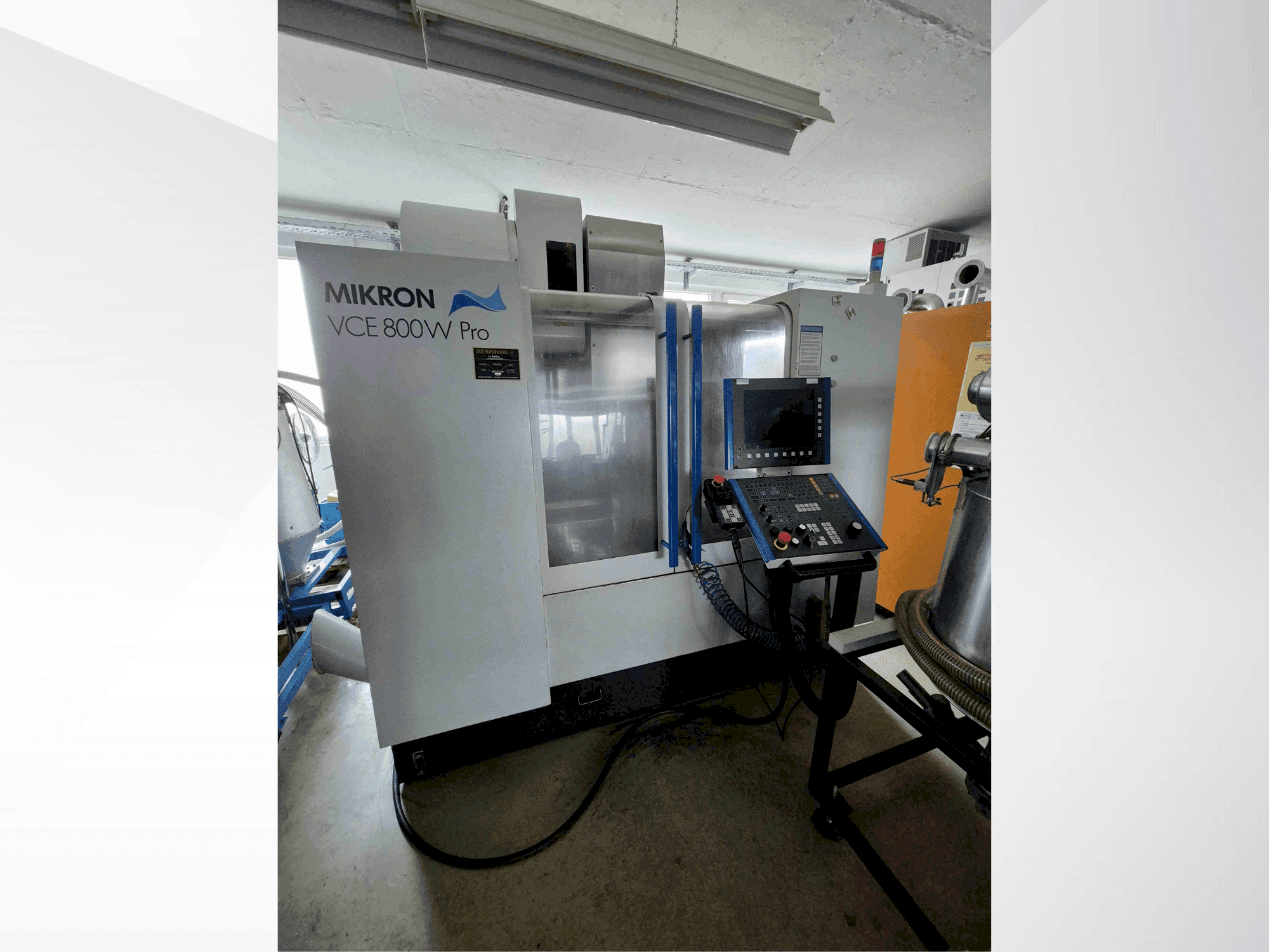 Vooraanzicht van MIKRON VCE 800W Pro machine