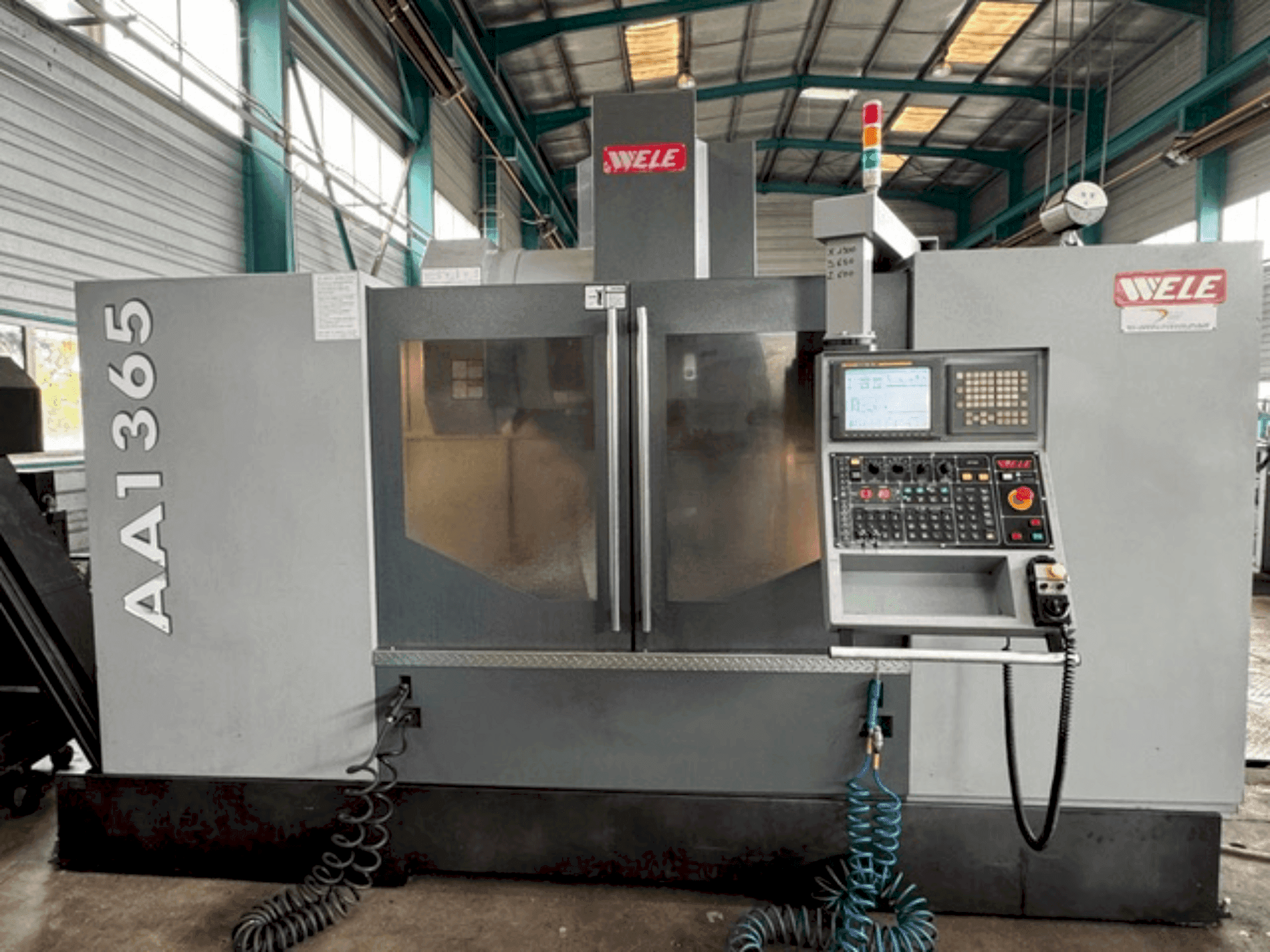 Vooraanzicht van Wele AA1365 machine