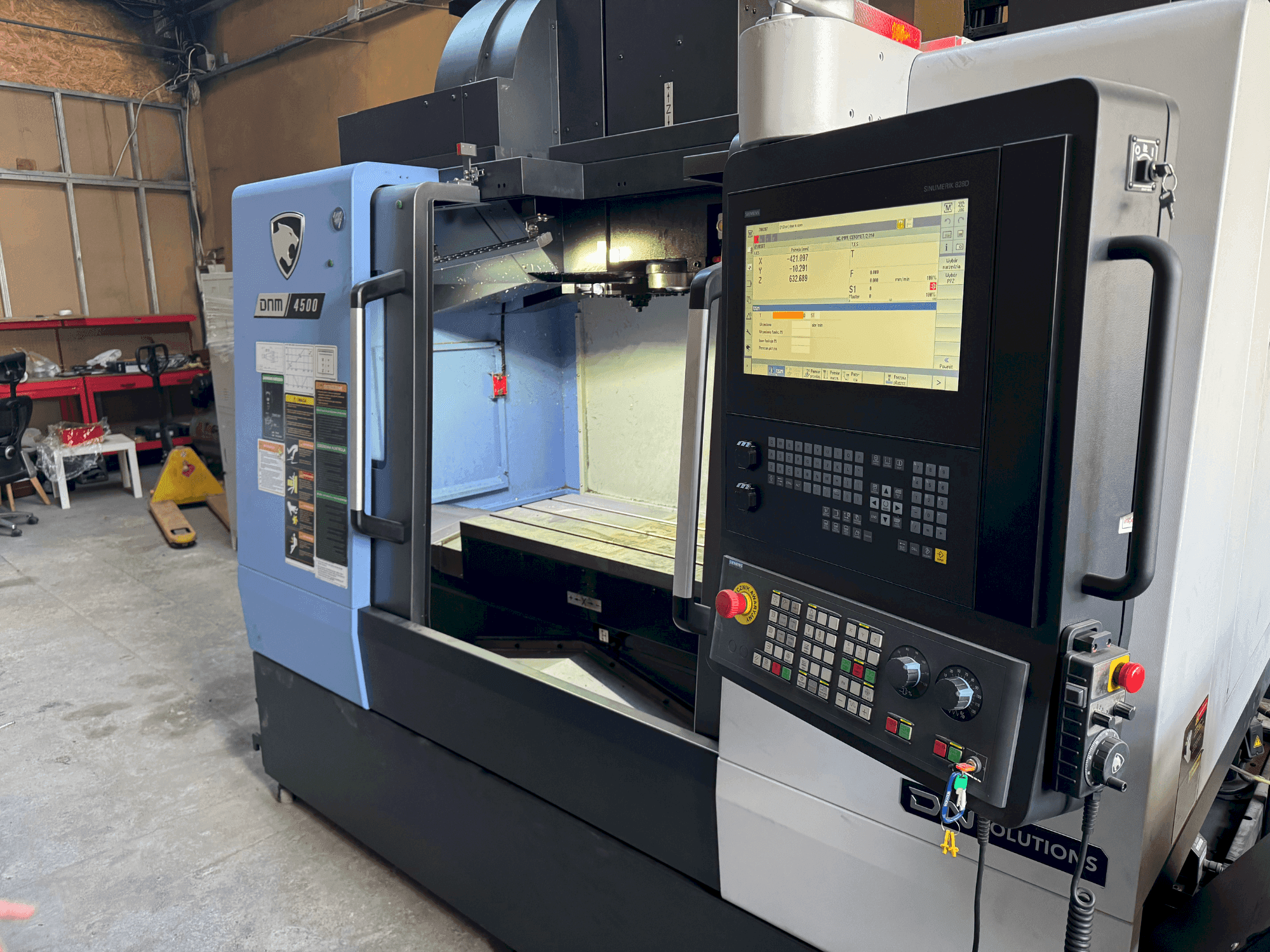 Vooraanzicht van DN SOLUTIONS DNM 4500 machine
