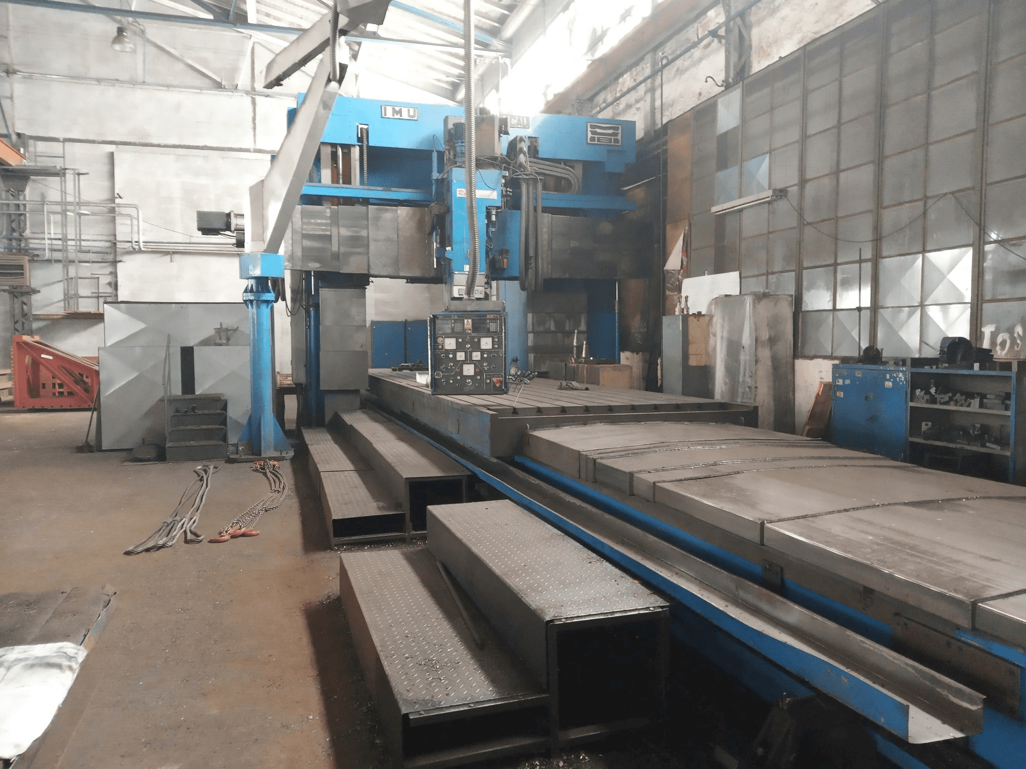 Vooraanzicht van Forest Line FLP 2200 machine