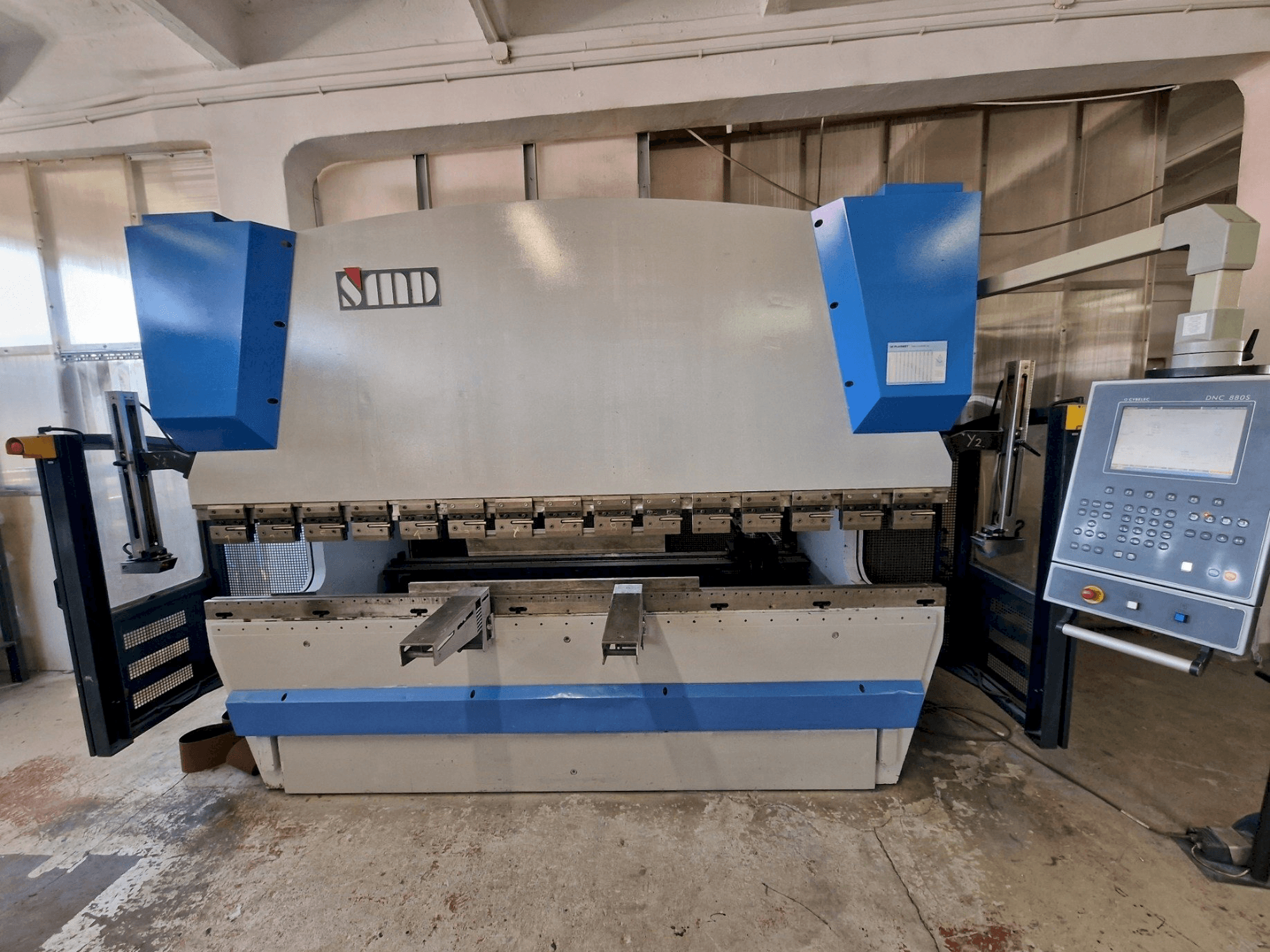 Vooraanzicht van SMD PBH 3100 machine