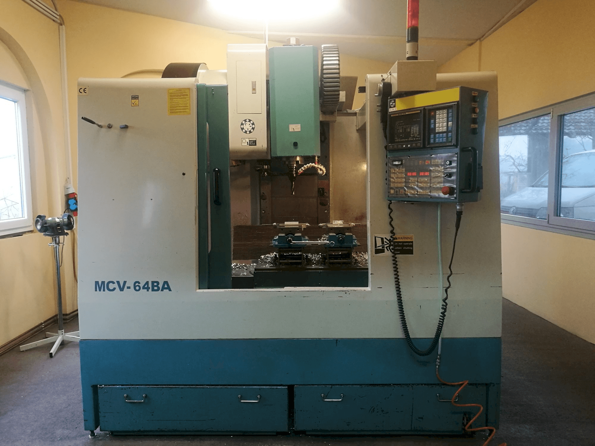 Vooraanzicht van PJM MCV-64BA machine