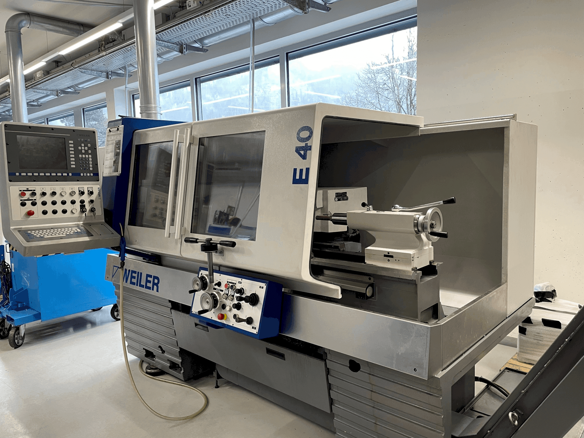 Vooraanzicht van Weiler E 40 x 1000 machine