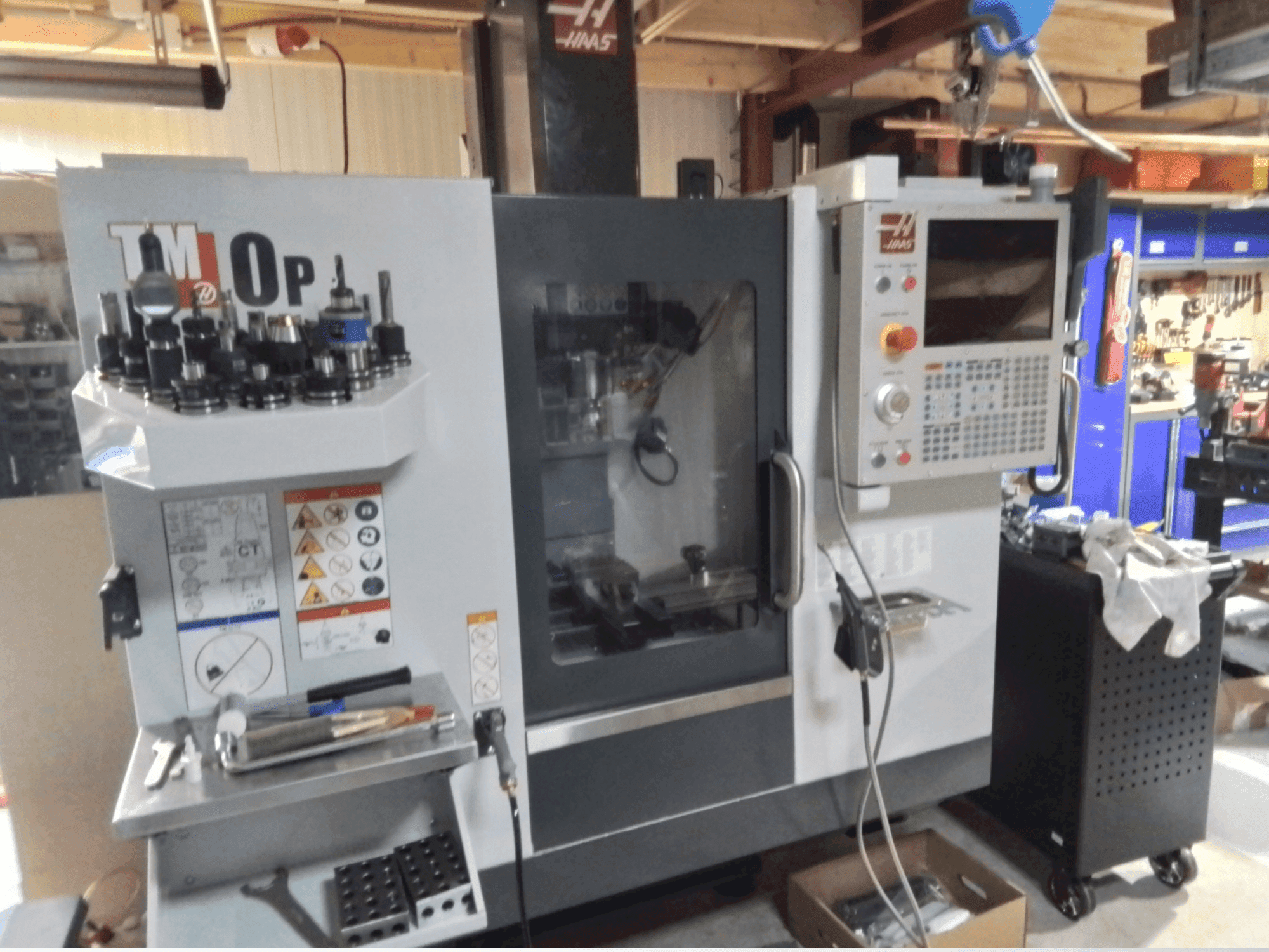 Vooraanzicht van HAAS TM-0P machine