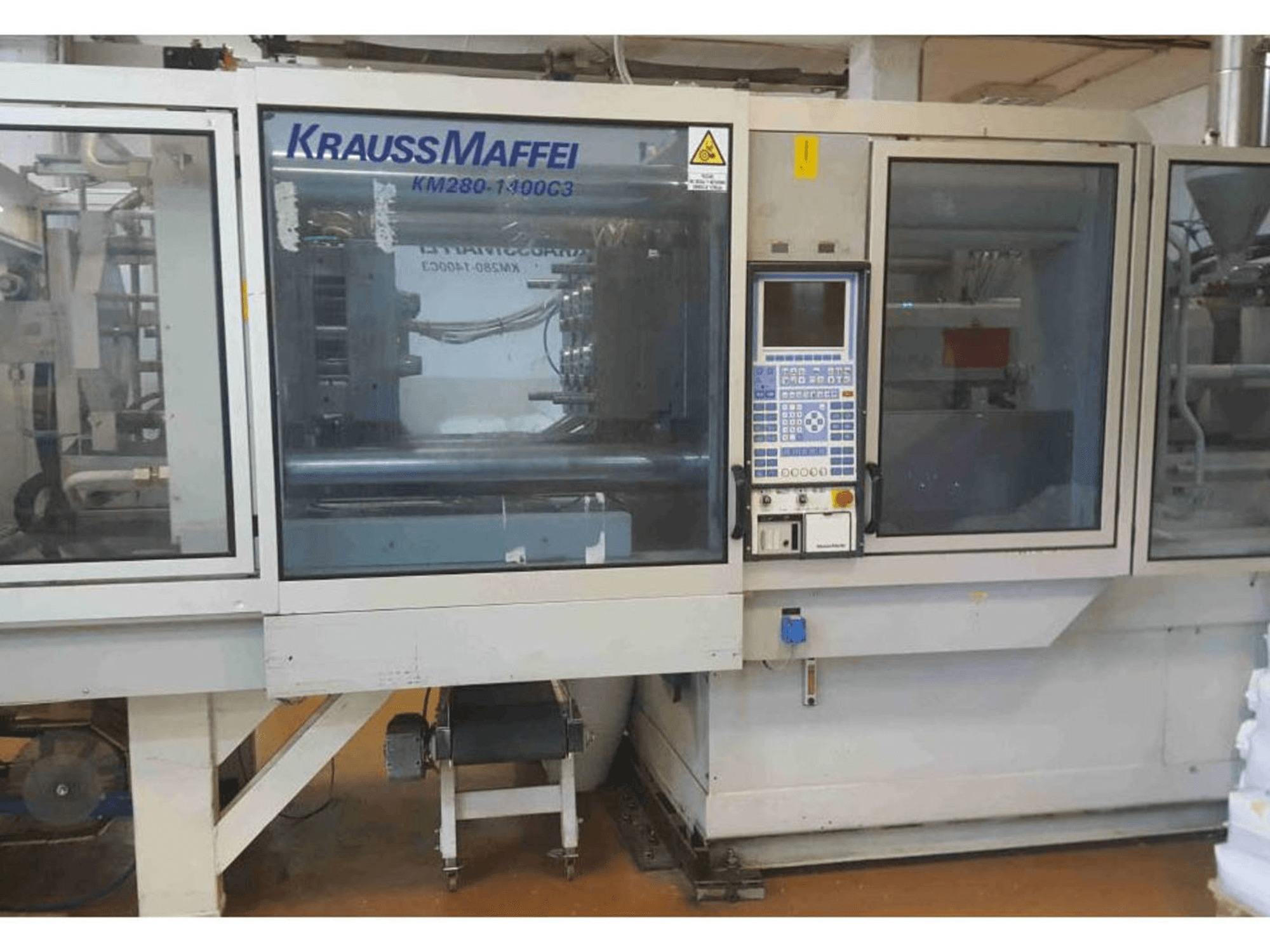 Vooraanzicht van Krauss Maffei KM 280-1400 C3 machine