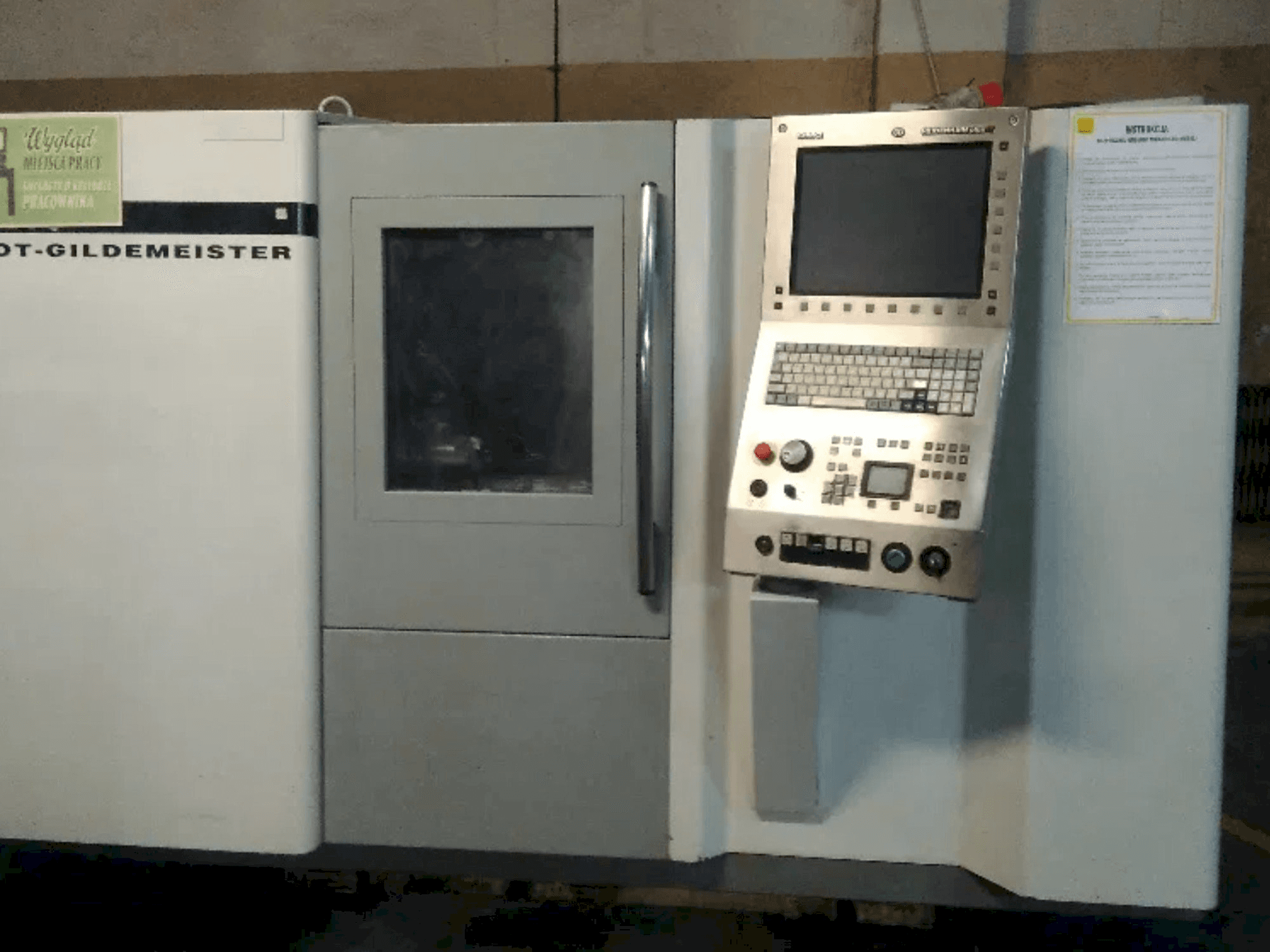 Vooraanzicht van Gildemeister CTX 210 machine