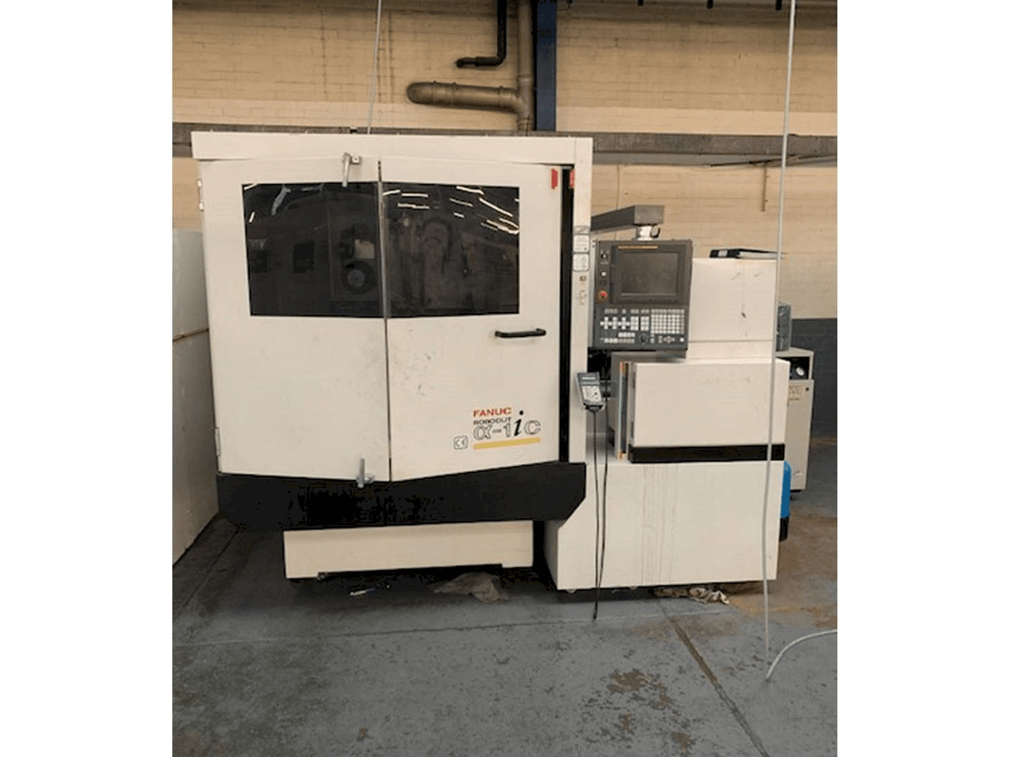 Vooraanzicht van FANUC ROBOCUT Alpha -1iC S Axis machine
