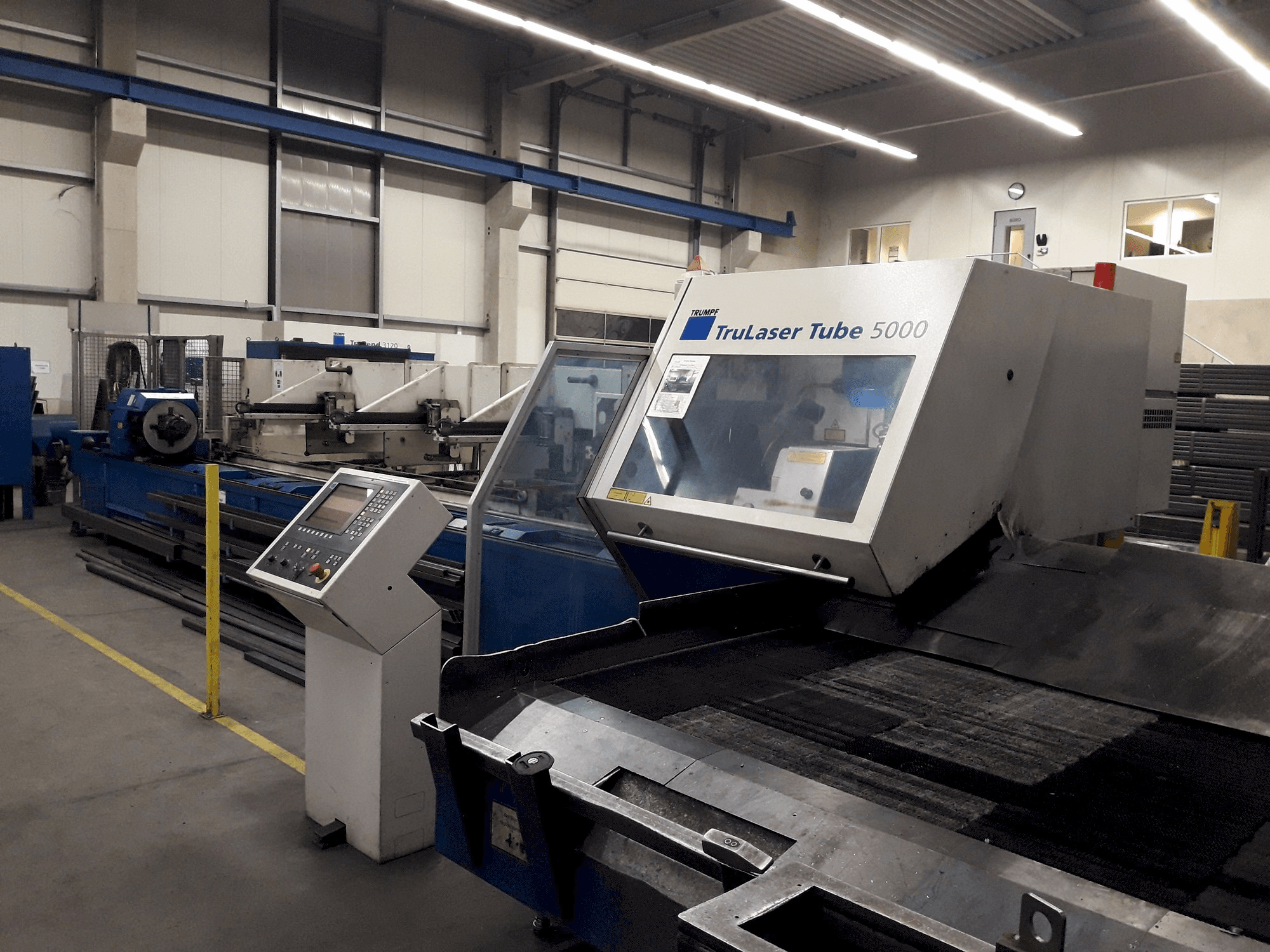 Vooraanzicht van Trumpf TruLaser Tube 5000 machine