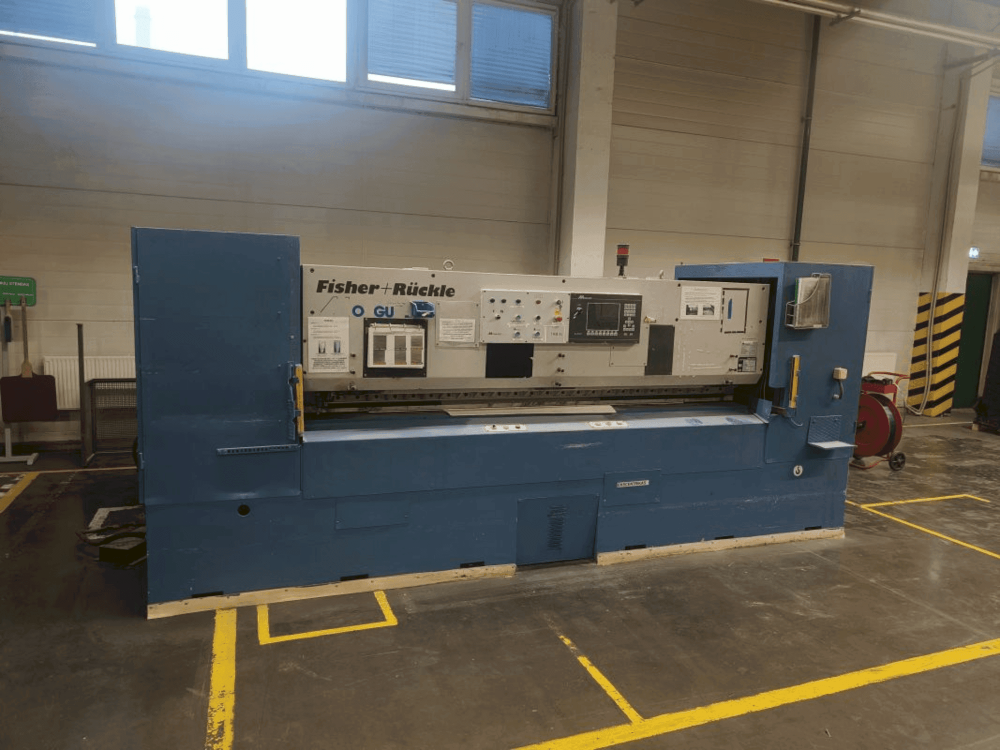 Vooraanzicht van FISCHER & RüCKLE Monguzzi AFD 35 / 2600 machine