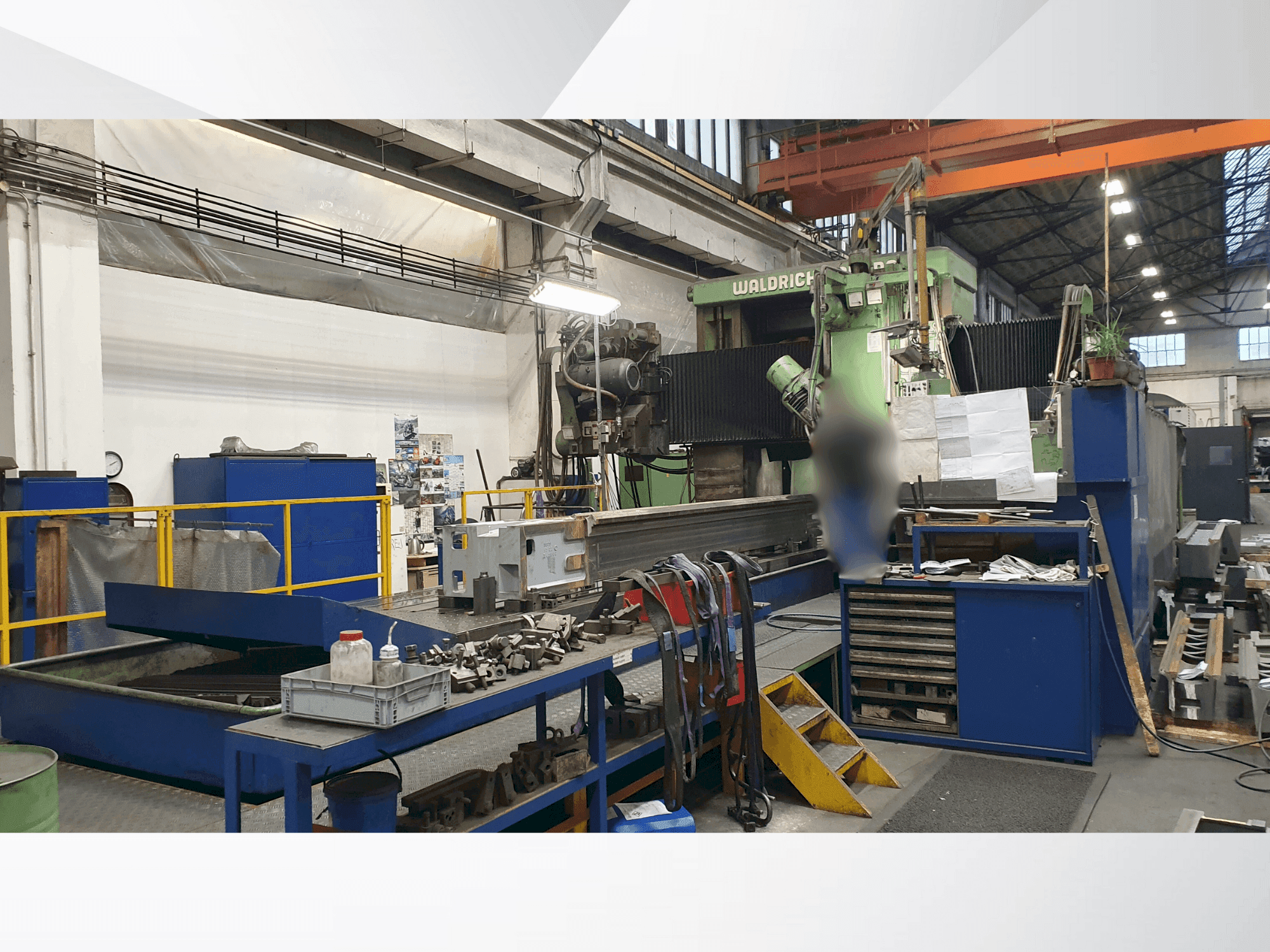 Vooraanzicht van WALDRICH COBURG 30-15 S 3030 machine