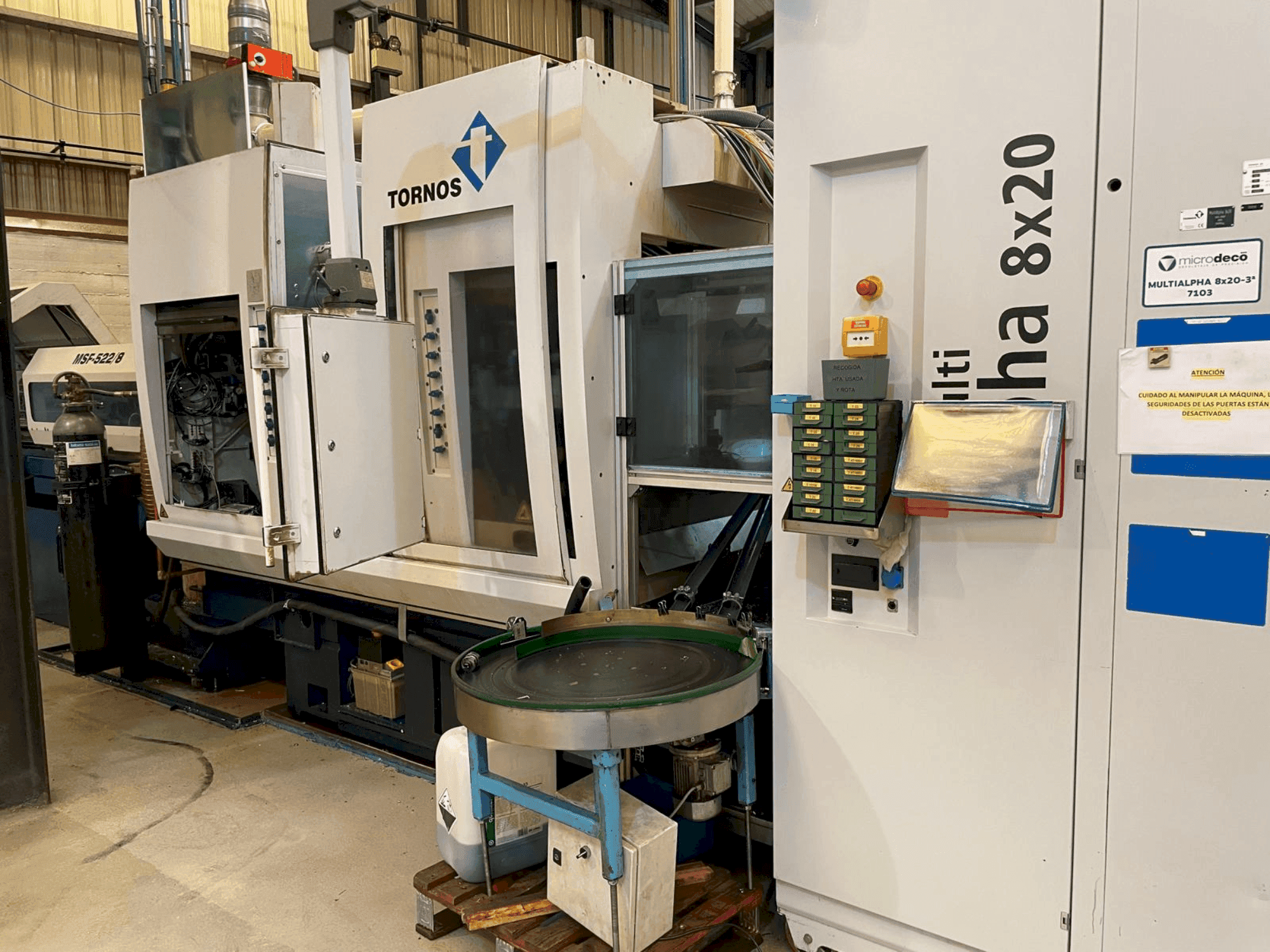 Vooraanzicht van TORNOS MultiAlpha 8x20 machine