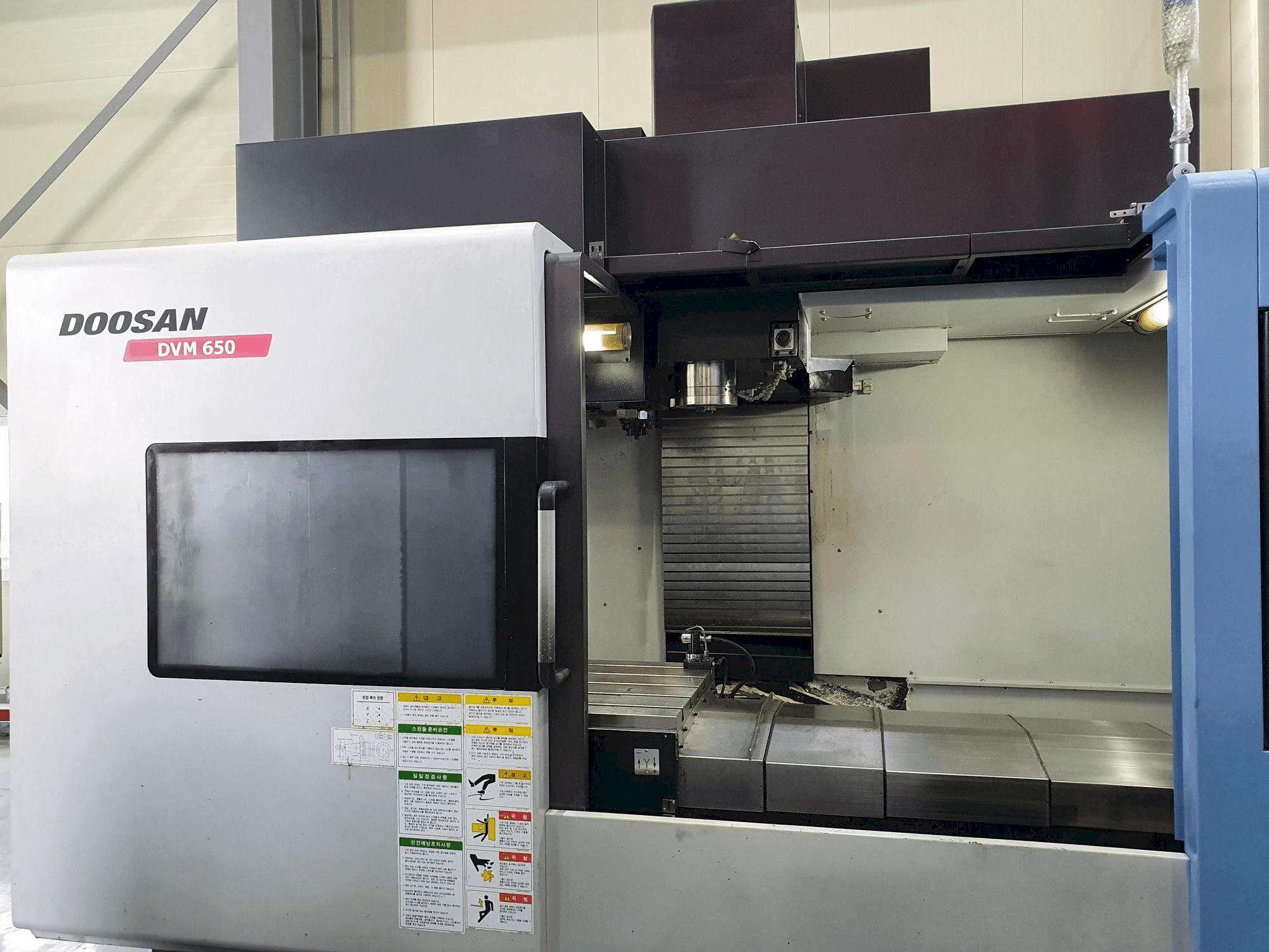 Vooraanzicht van Doosan DVM 650 machine