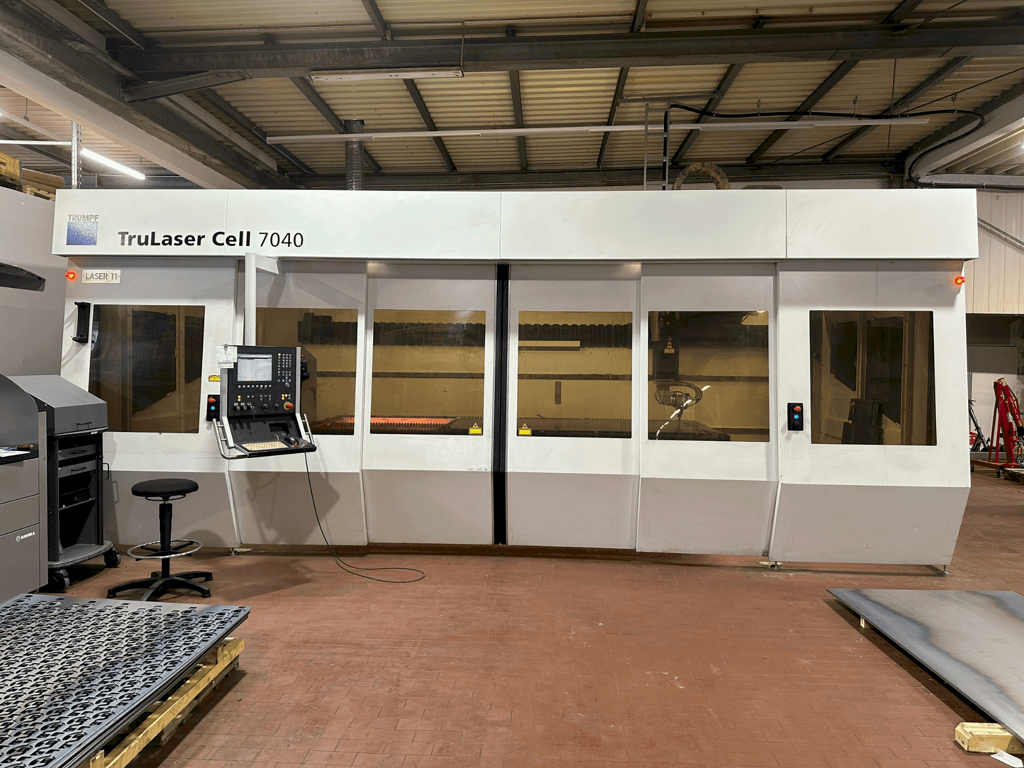 Vooraanzicht van TRUMPF TruLaser Cell 7040 machine