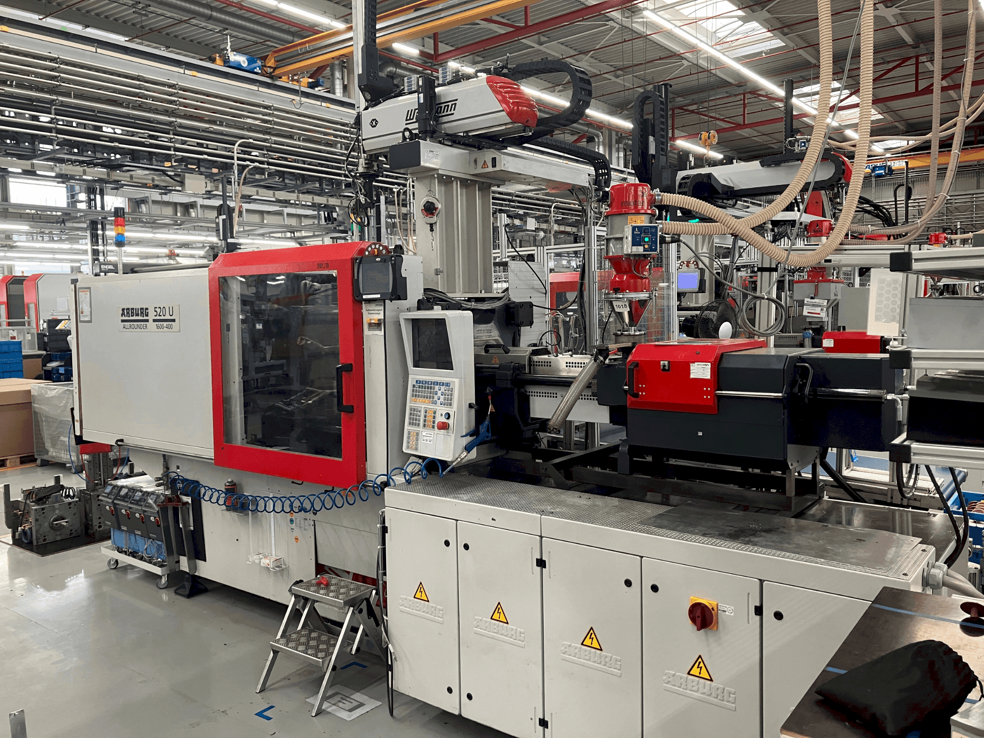 Vooraanzicht van Arburg Allrounder 520 U 1600-400 machine