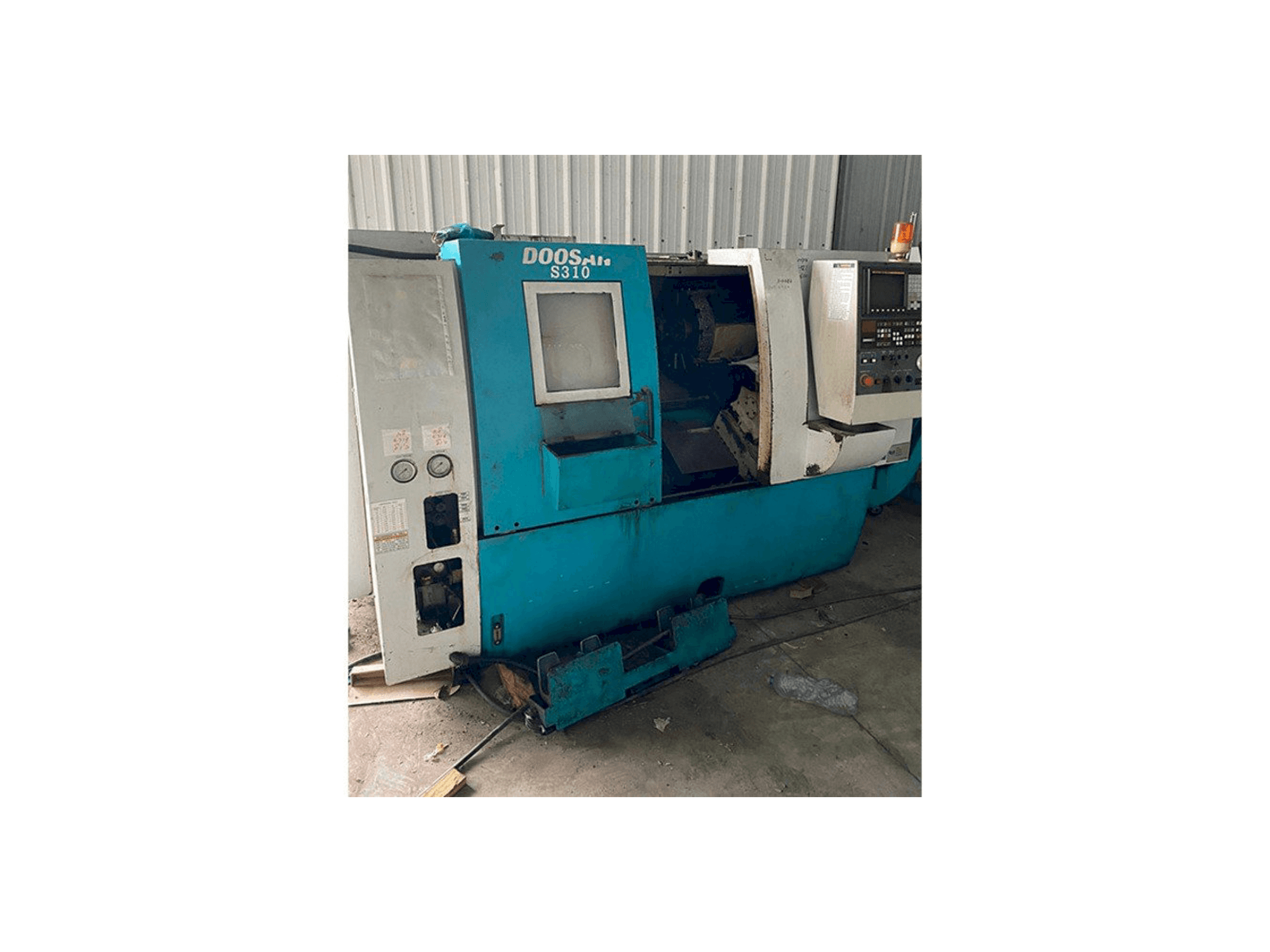 Vooraanzicht van Doosan S310 machine